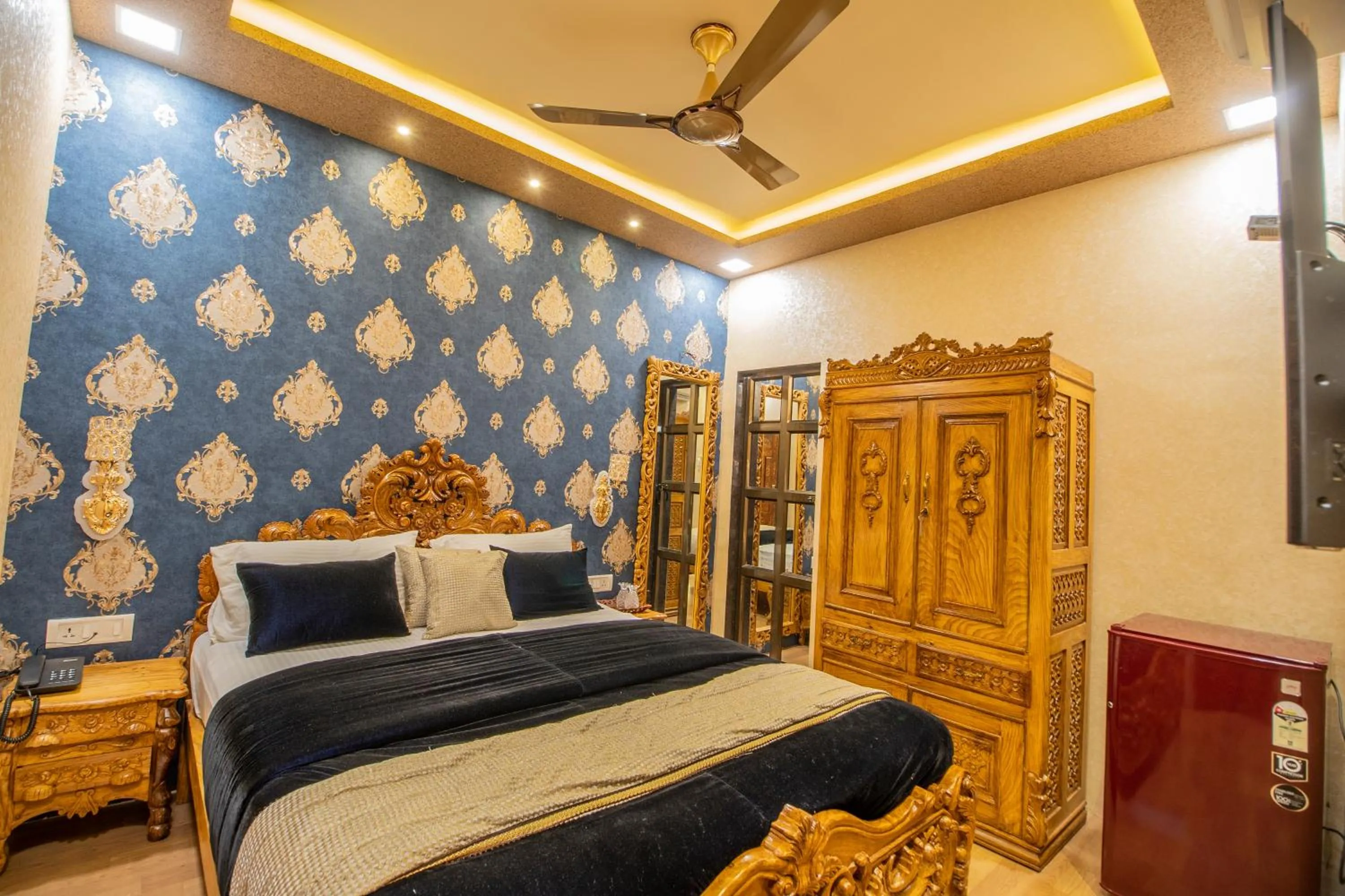 Bed in Onn Shelter Inn