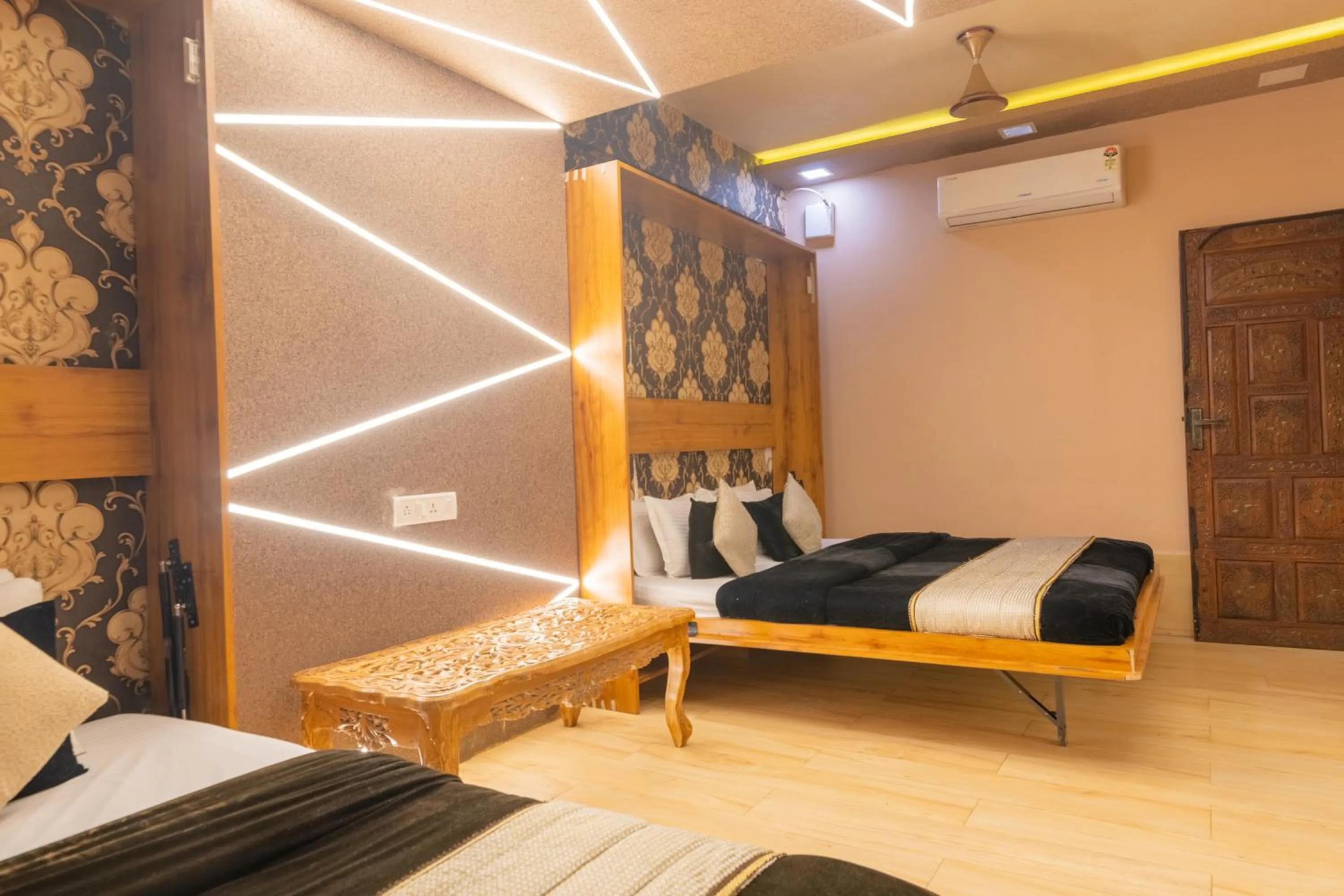 Quadruple Room in Onn Shelter Inn