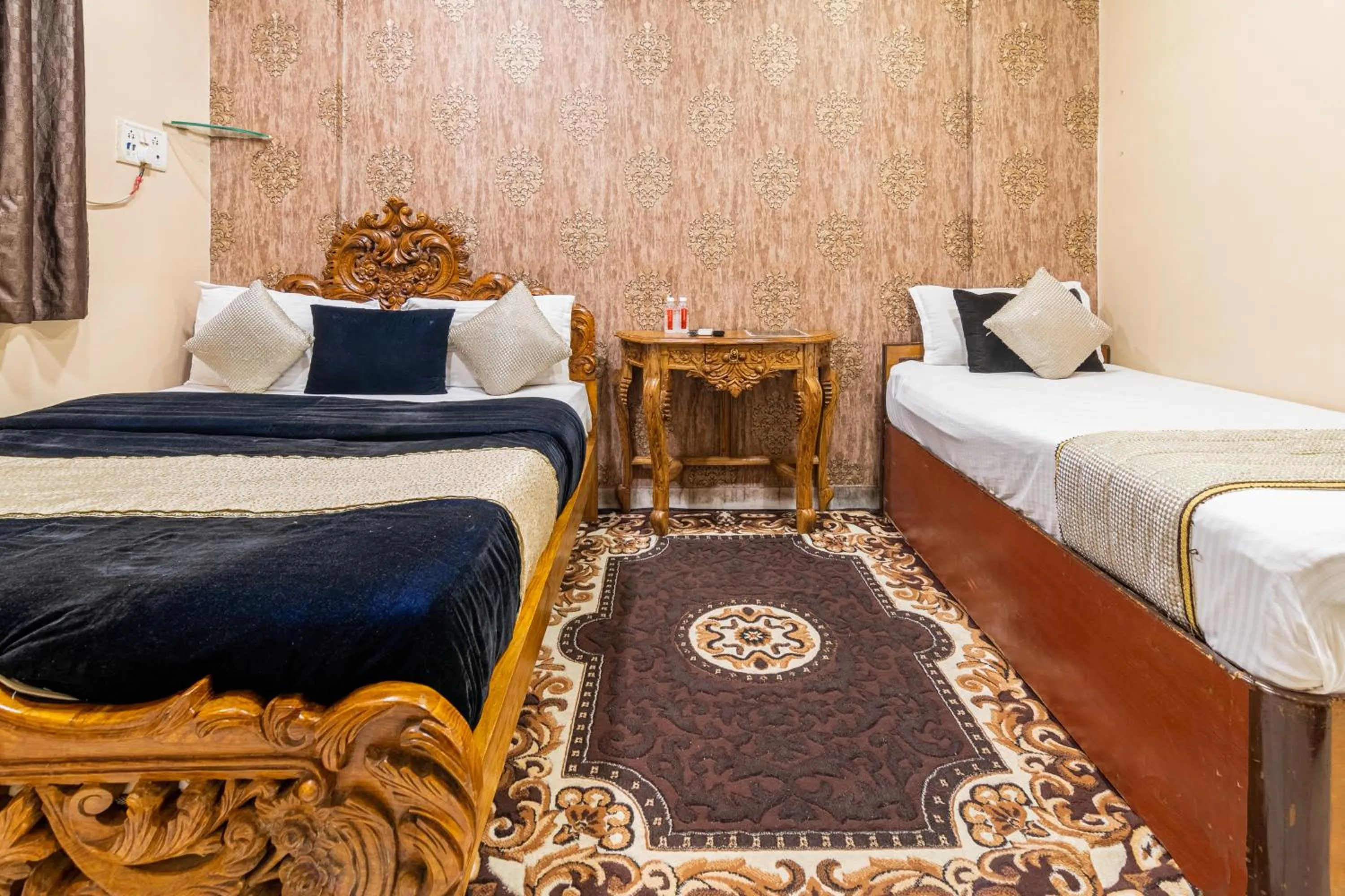 Triple Room with Terrace in Onn Shelter Inn