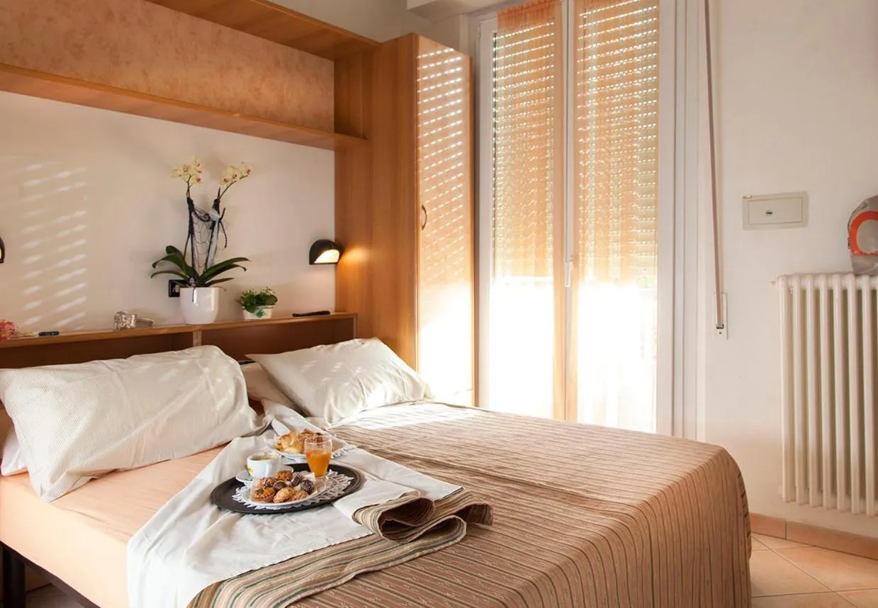 Street view, Bed in Hotel Verdemare