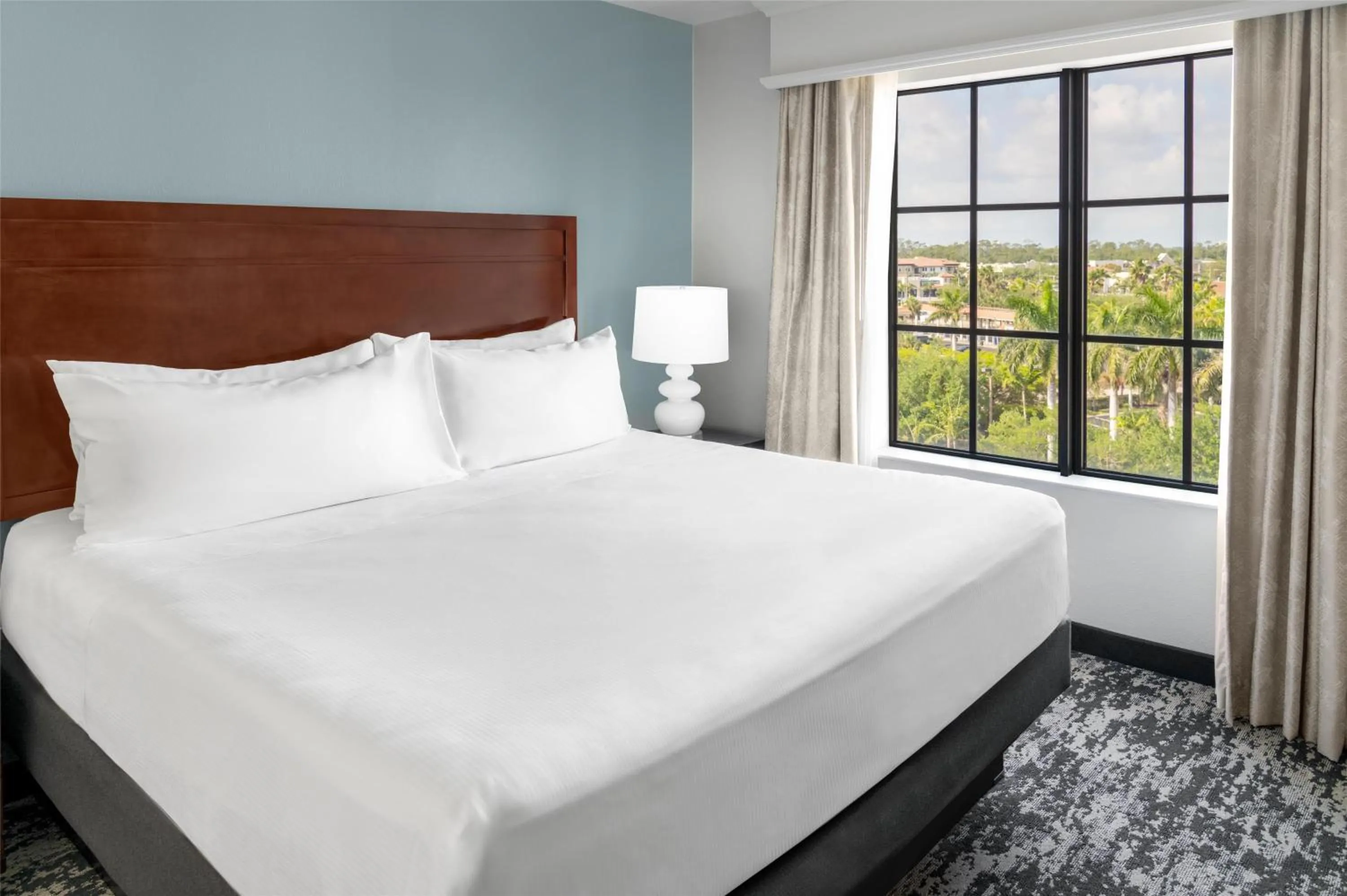 Bed in Embassy Suites Fort Myers - Estero