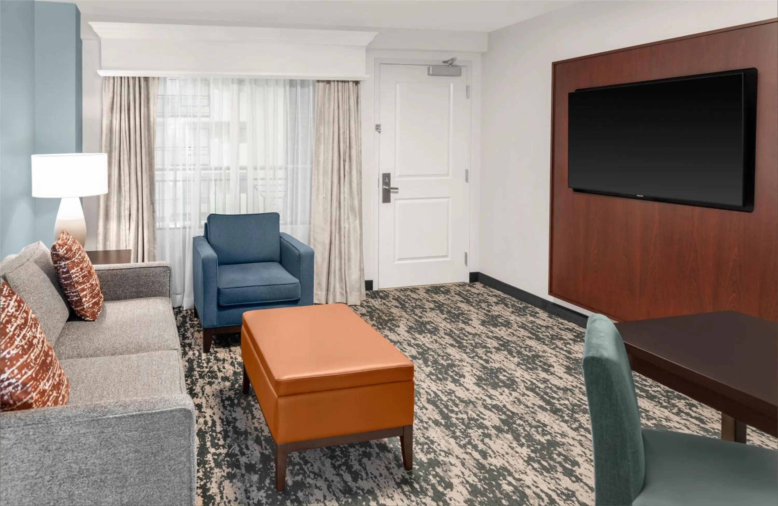 Living room in Embassy Suites Fort Myers - Estero