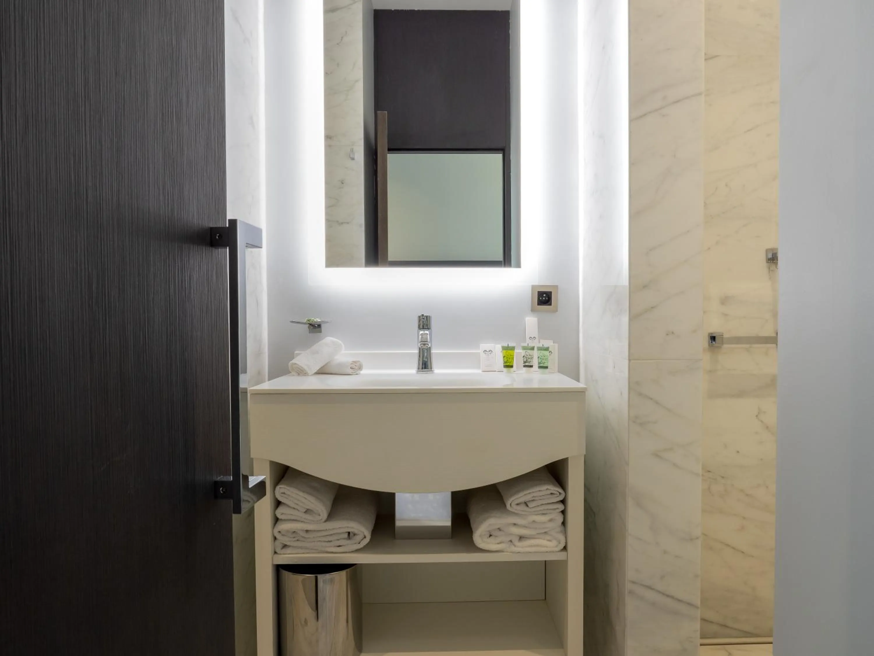 Shower in Villa Genesis