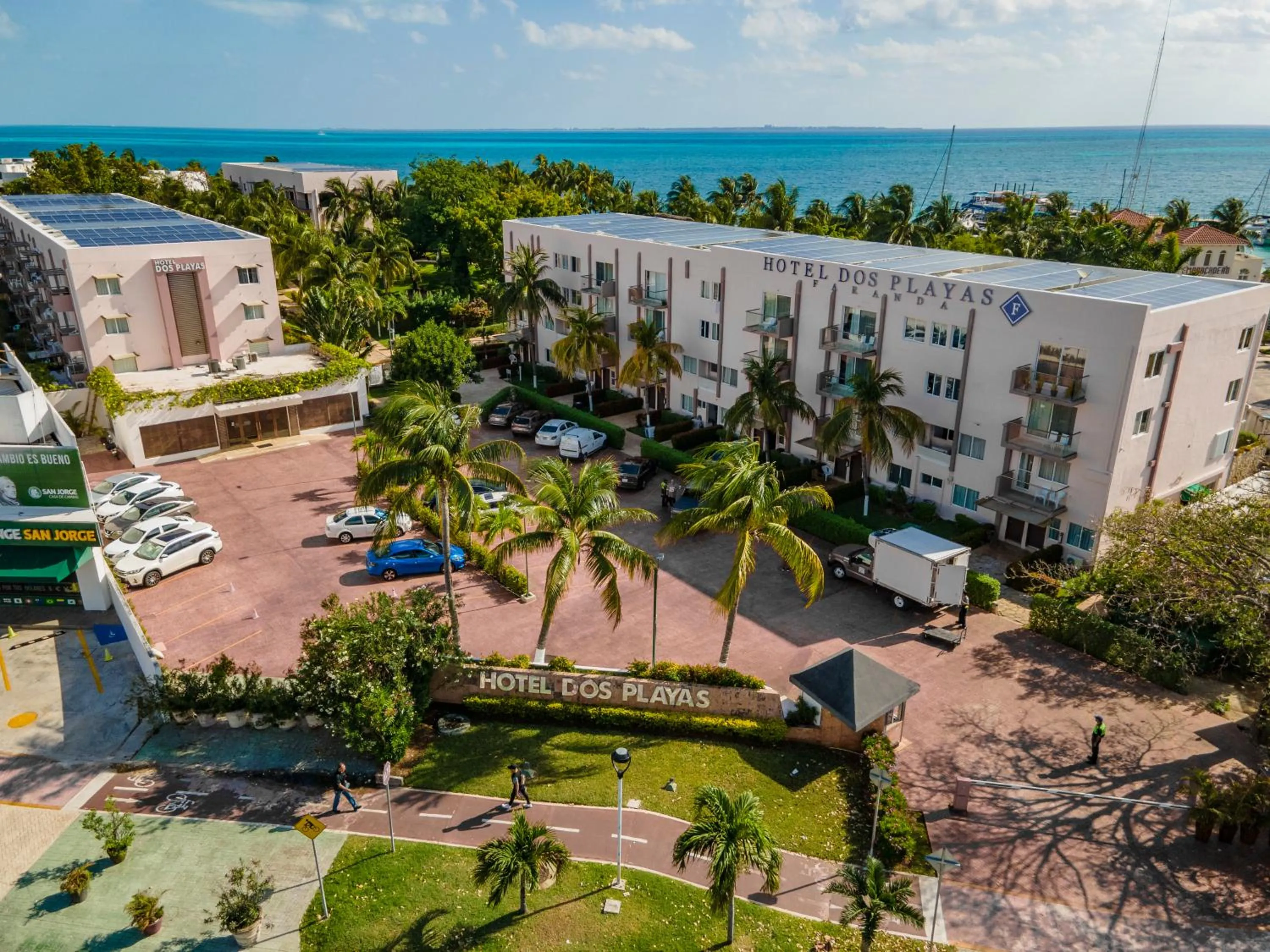 Property building in Hotel Dos Playas Faranda Cancún