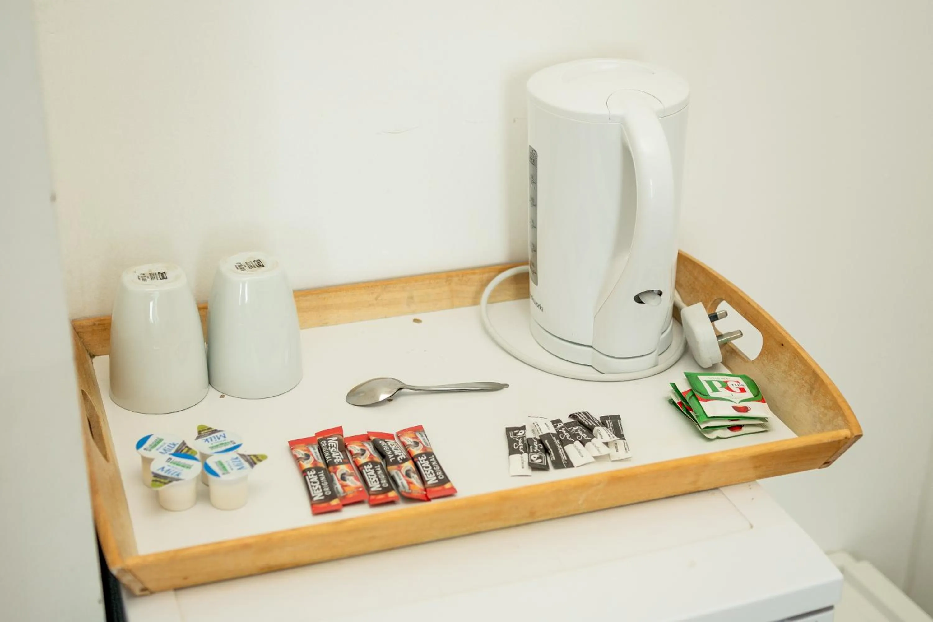 Coffee/tea facilities in London City Hotel