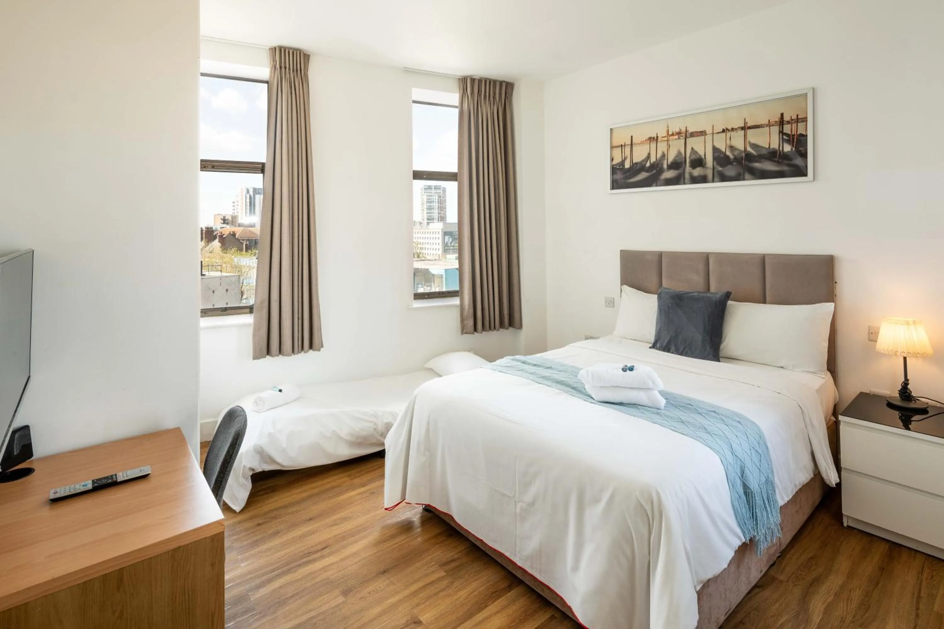 Bedroom, Bed in London City Hotel