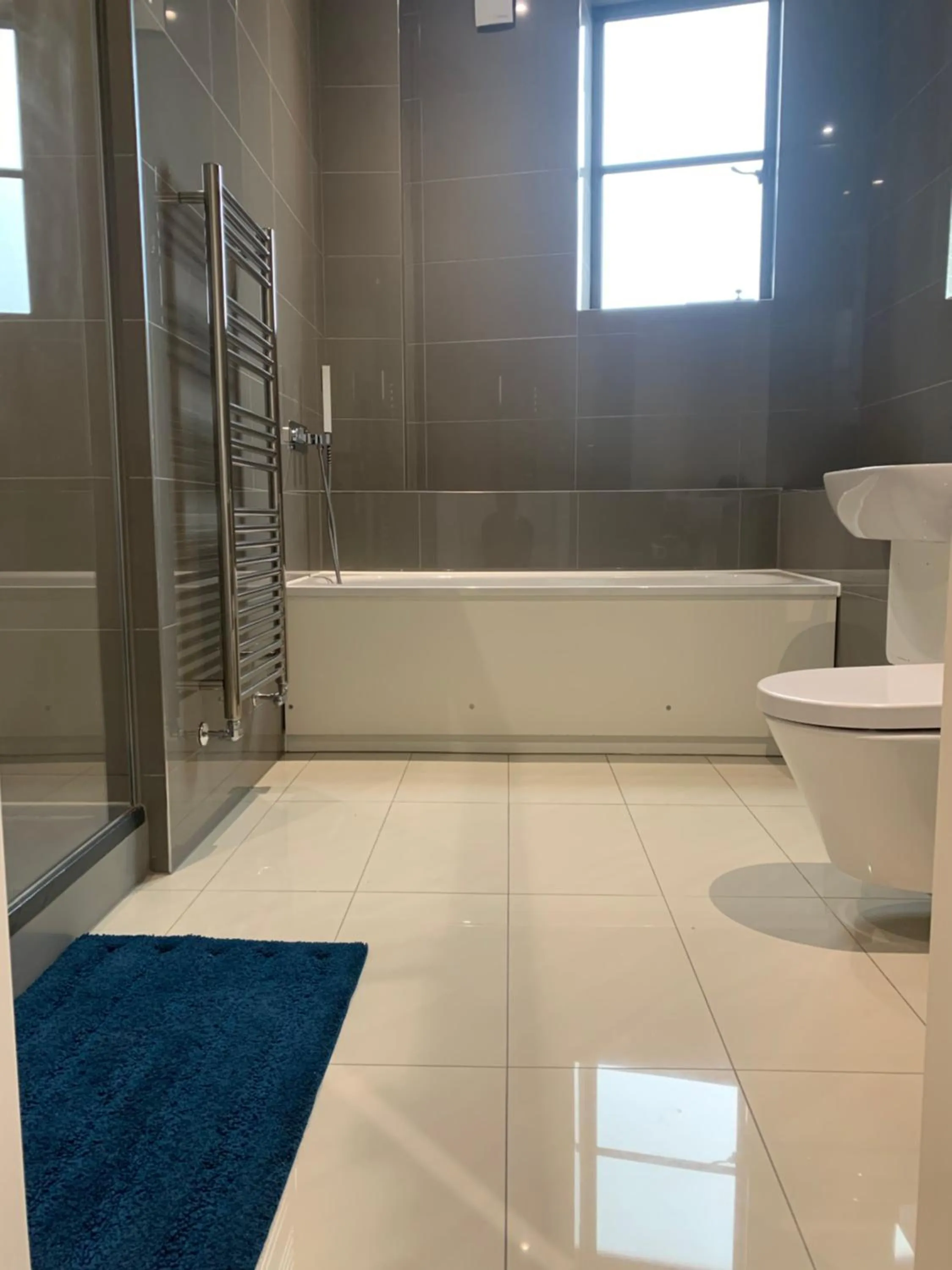 Bathroom in London City Hotel