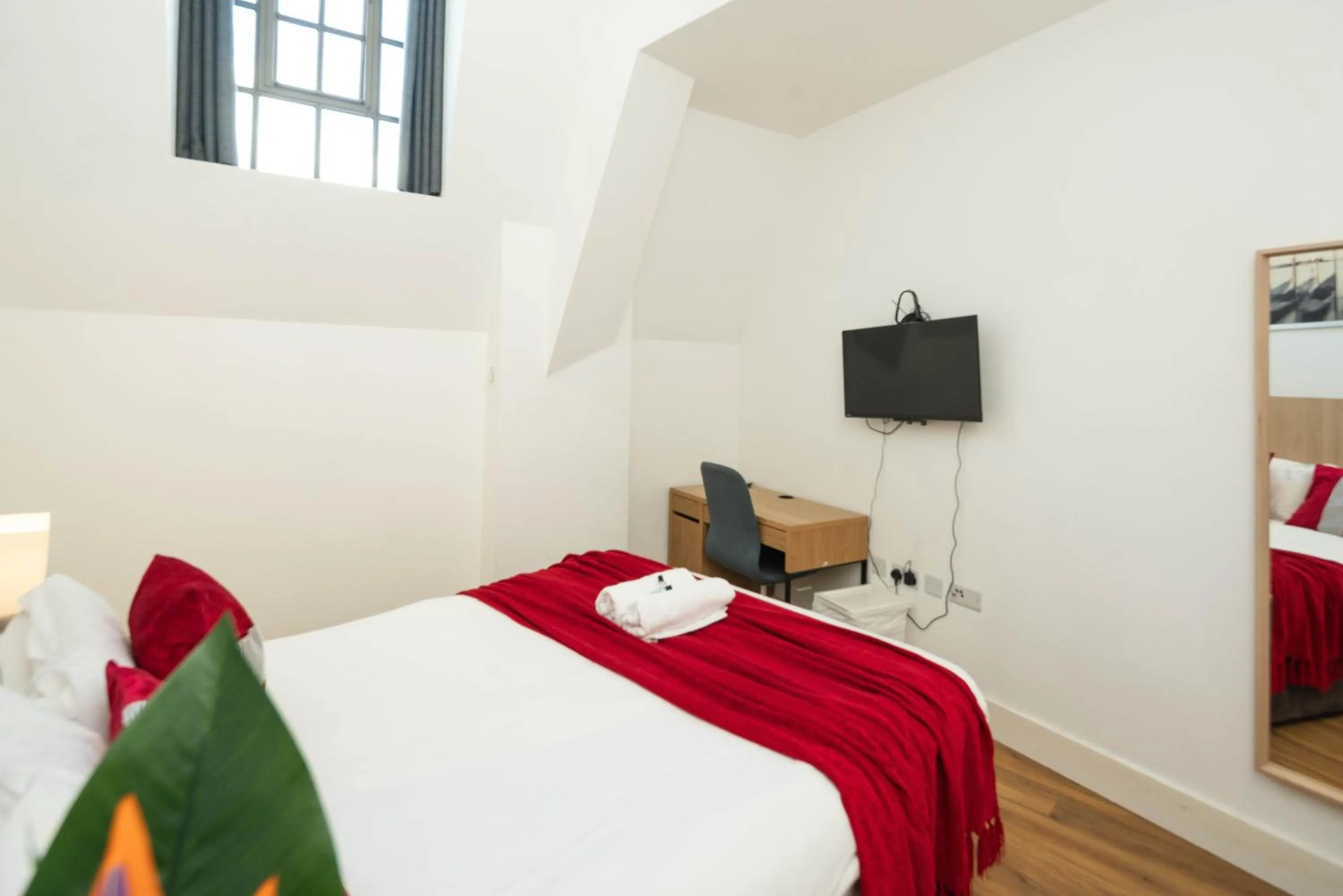 Bedroom, Bed in London City Hotel