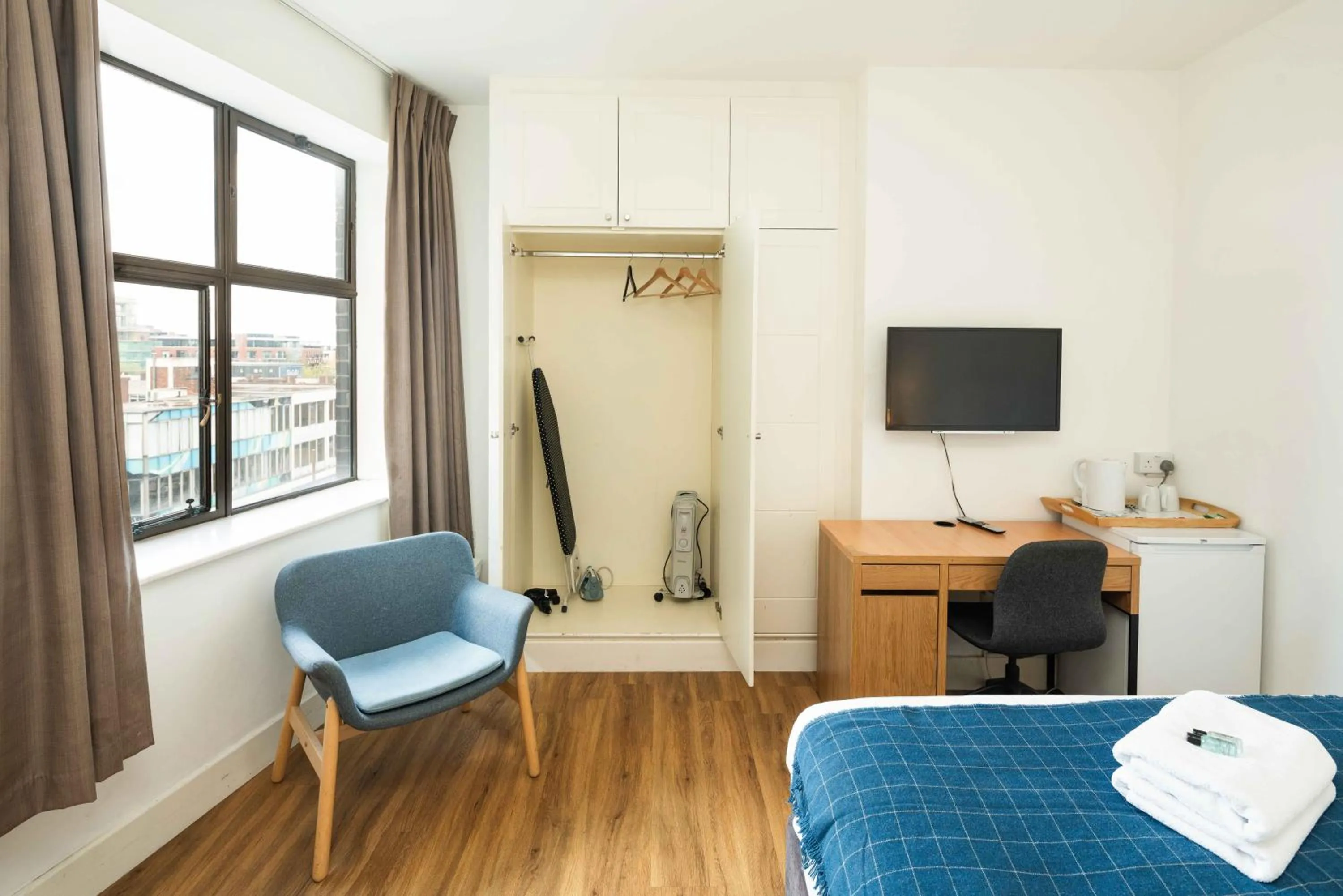 Bedroom in London City Hotel