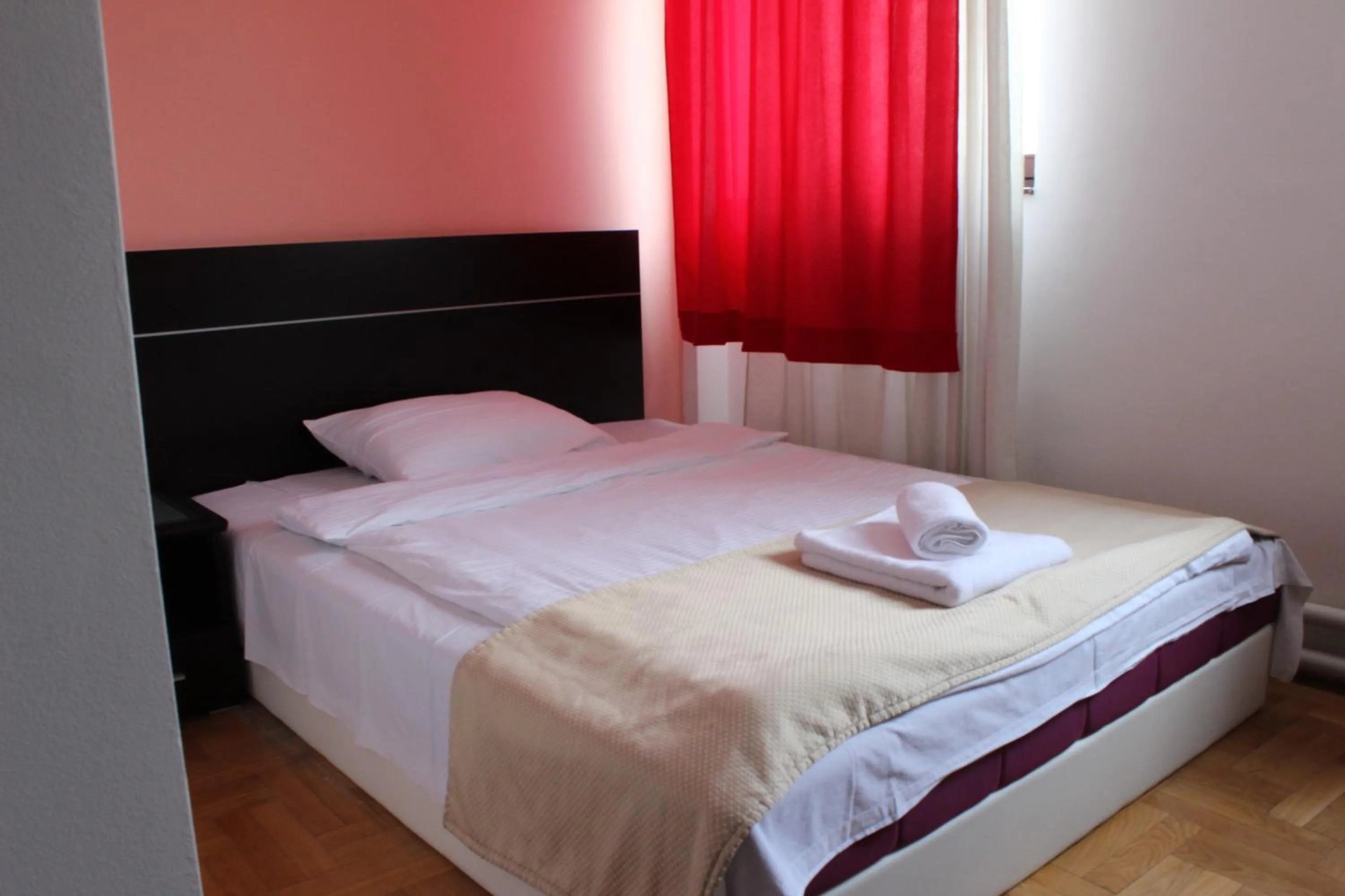 Bed in Hotel Beograd - Yu