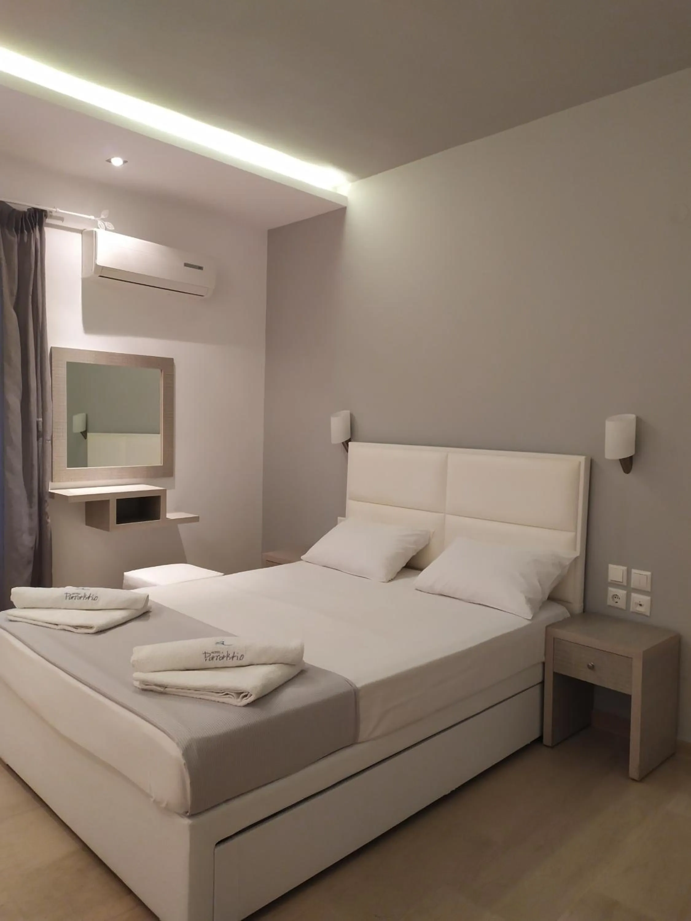 Bed in Hotel Paraktio