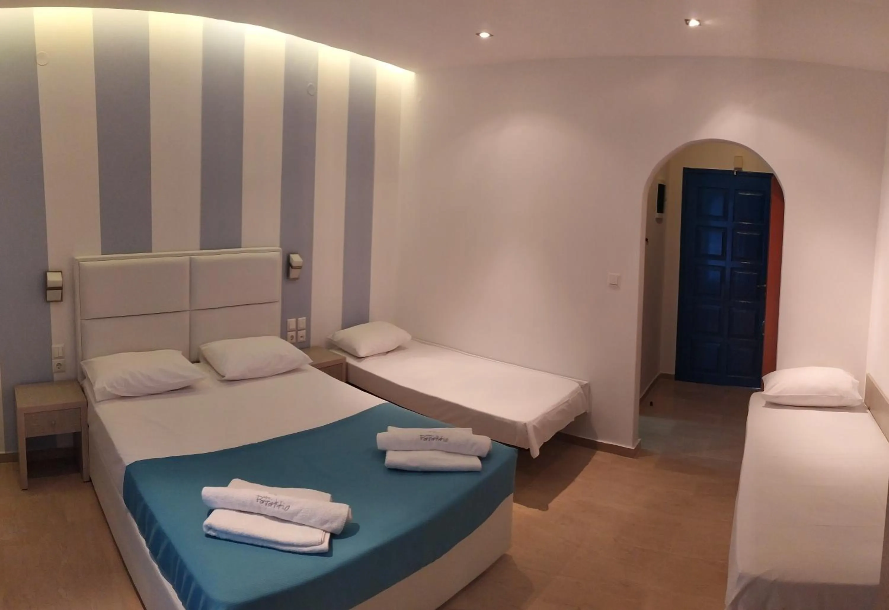 Bed in Hotel Paraktio