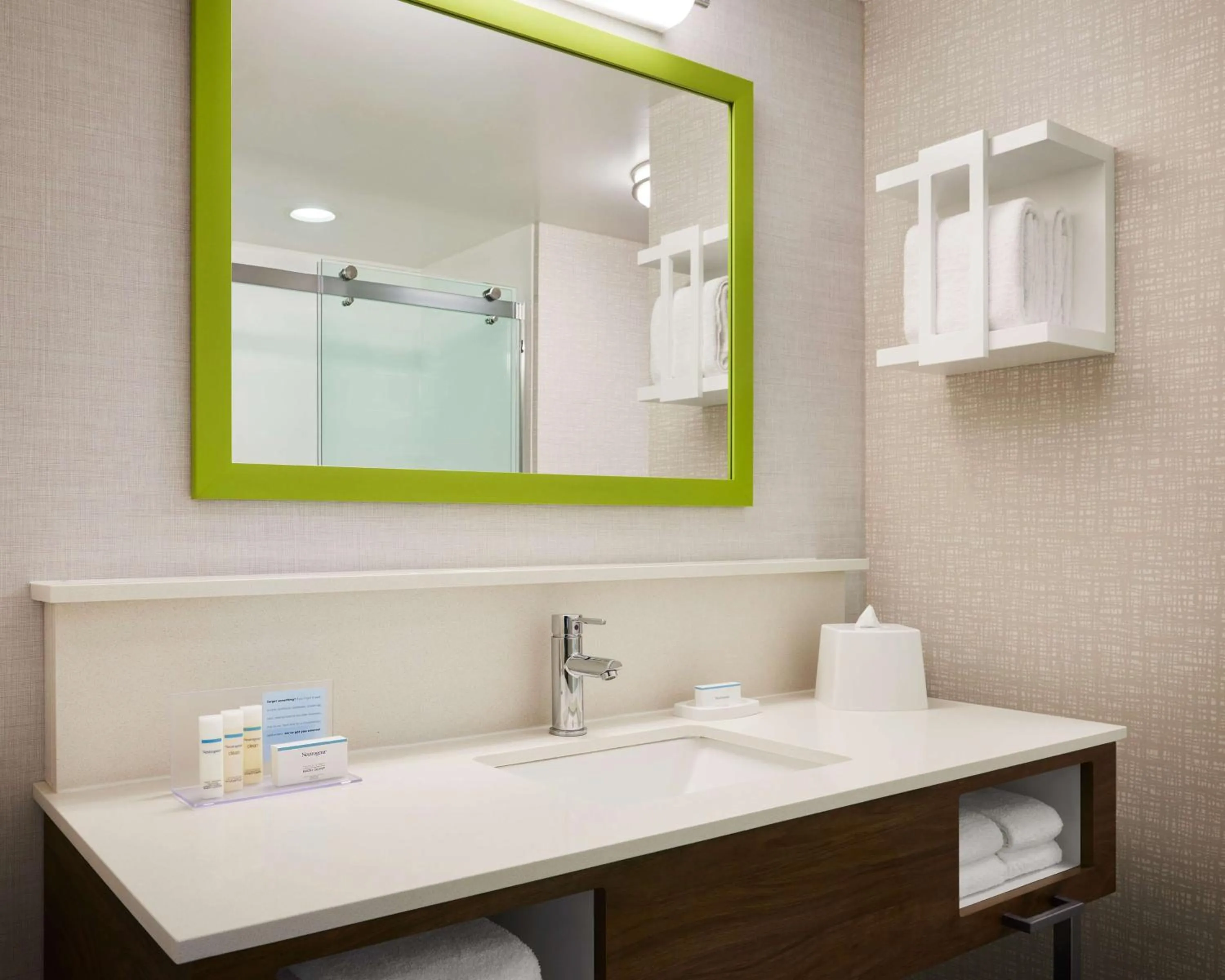 Bathroom in Hampton Inn Indianapolis Northwest - Park 100