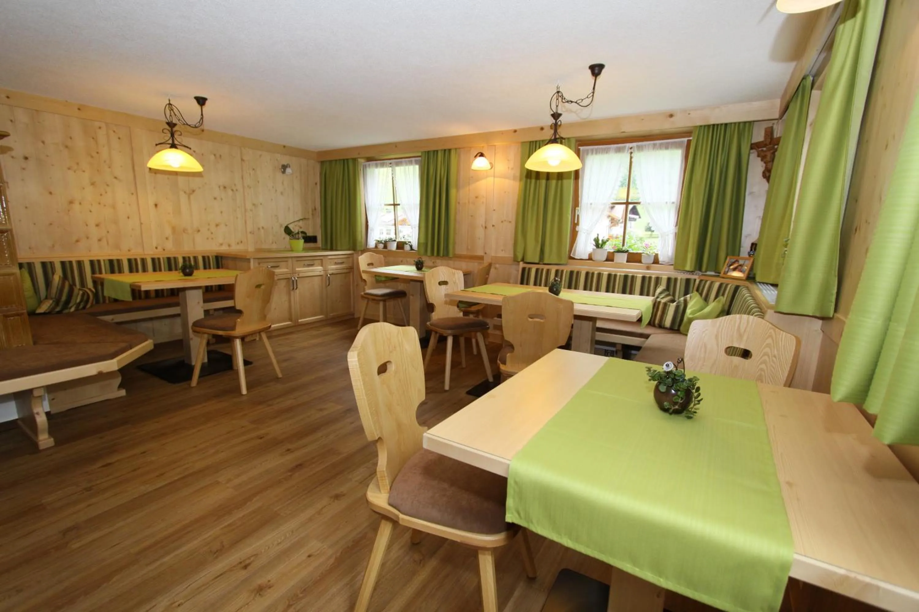 Restaurant/places to eat in Haus Bödele