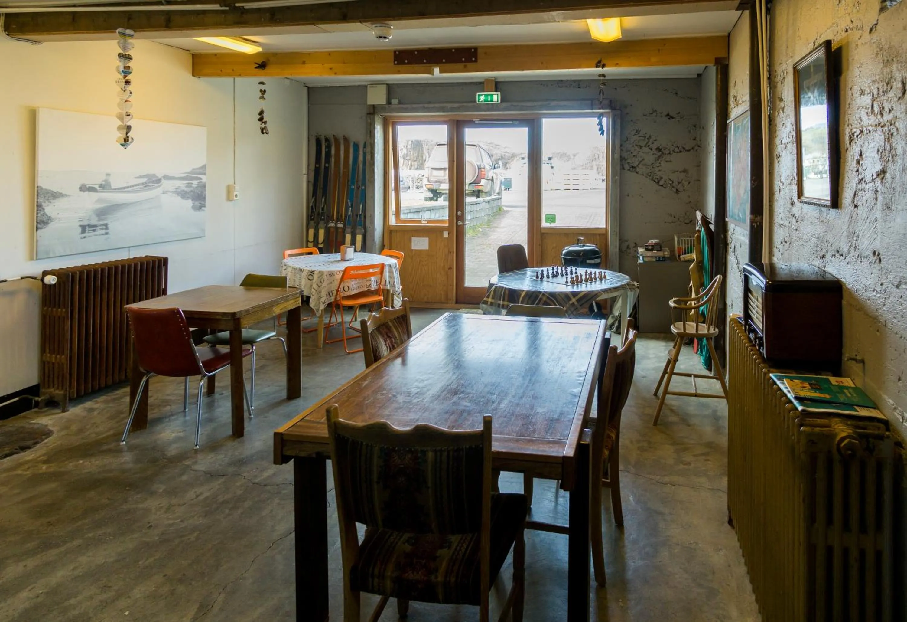 Restaurant/places to eat in Sjávarborg