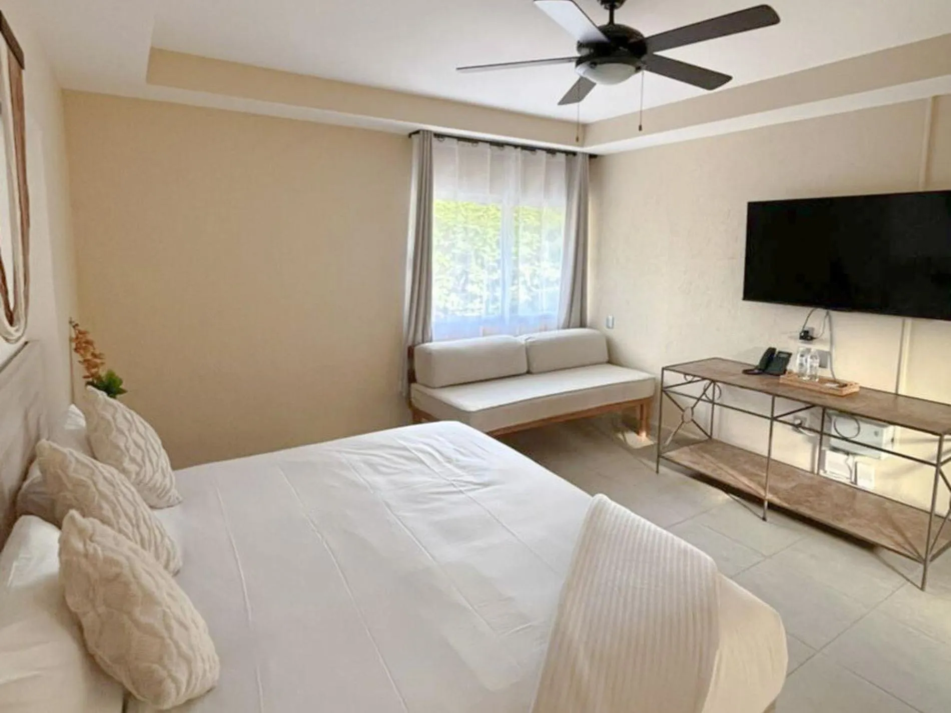 Photo of the whole room, Bed in Quinta Nina Playa del Carmen - Solo Adultos