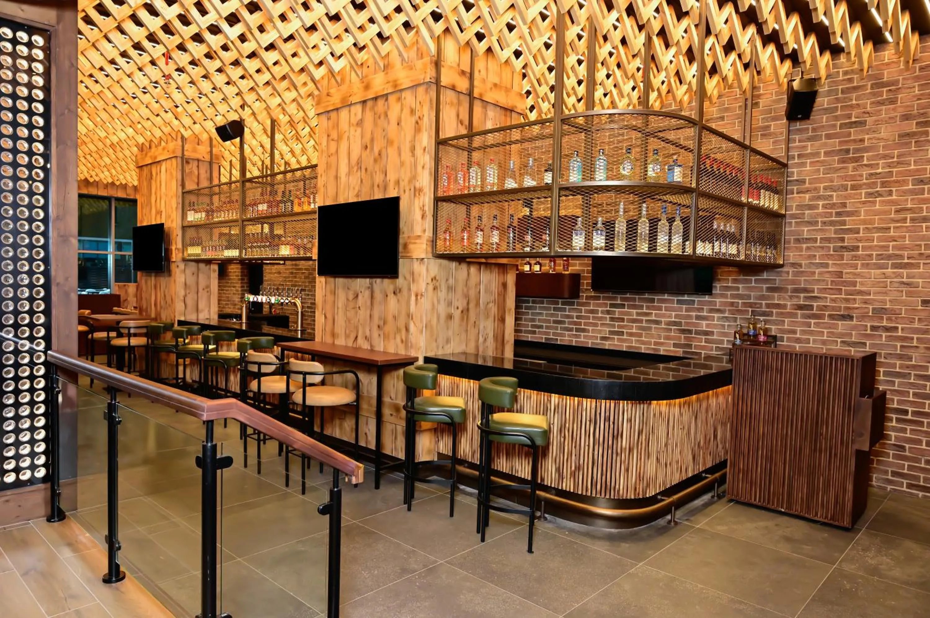 Restaurant/places to eat in ibis Mall Avenue Dubai