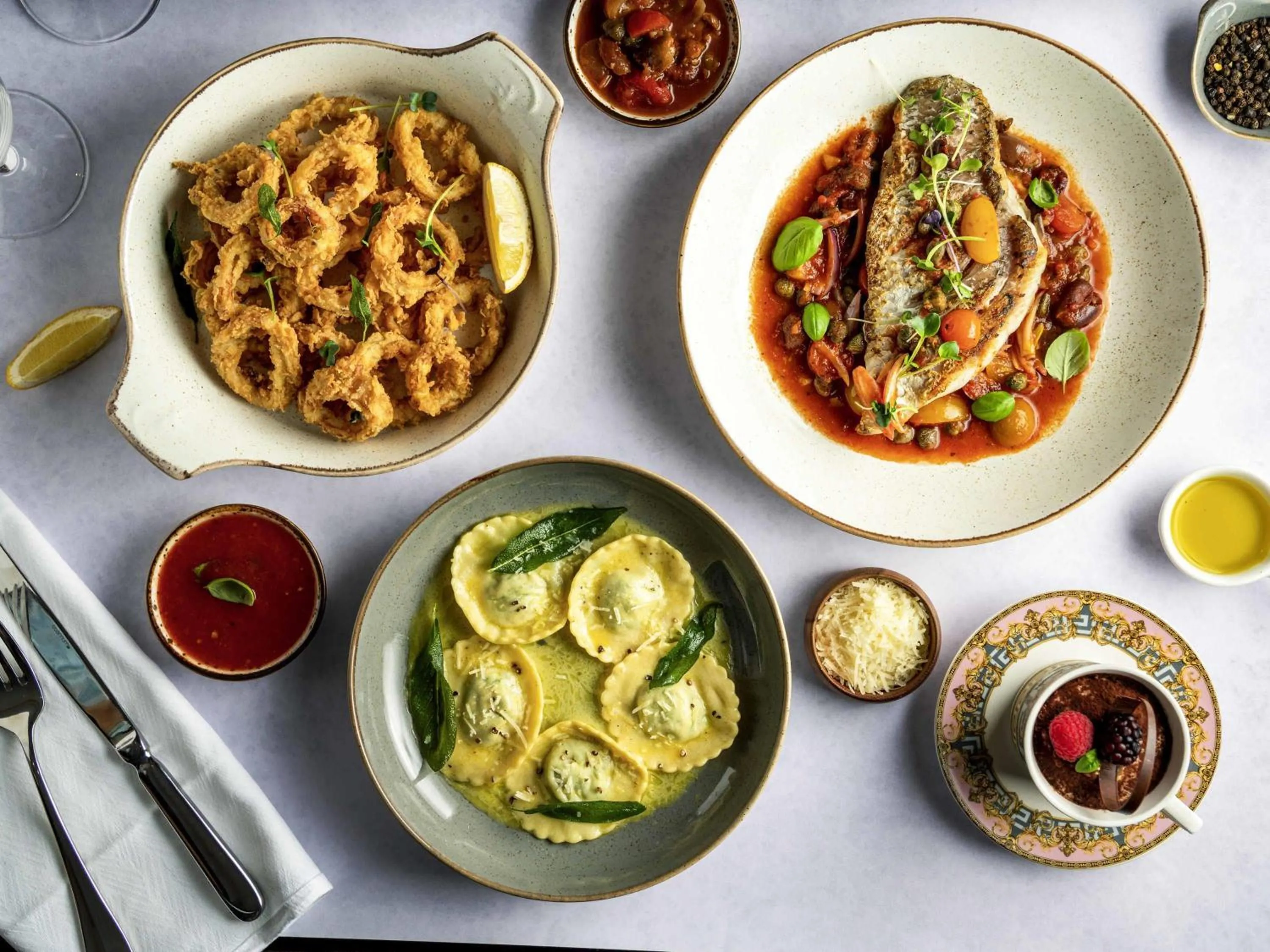 Restaurant/places to eat in ibis Mall Avenue Dubai