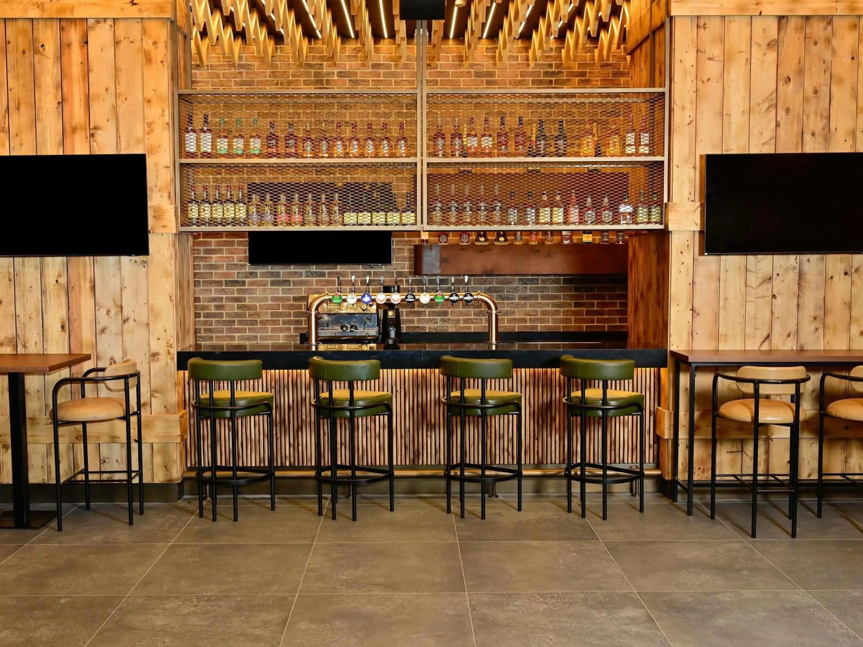 Lounge or bar in ibis Mall Avenue Dubai