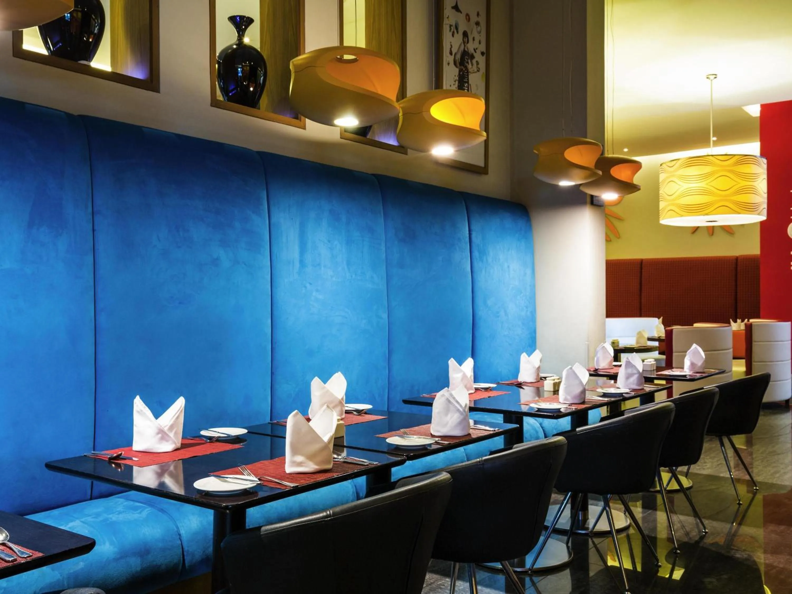 Restaurant/places to eat in ibis Mall Avenue Dubai