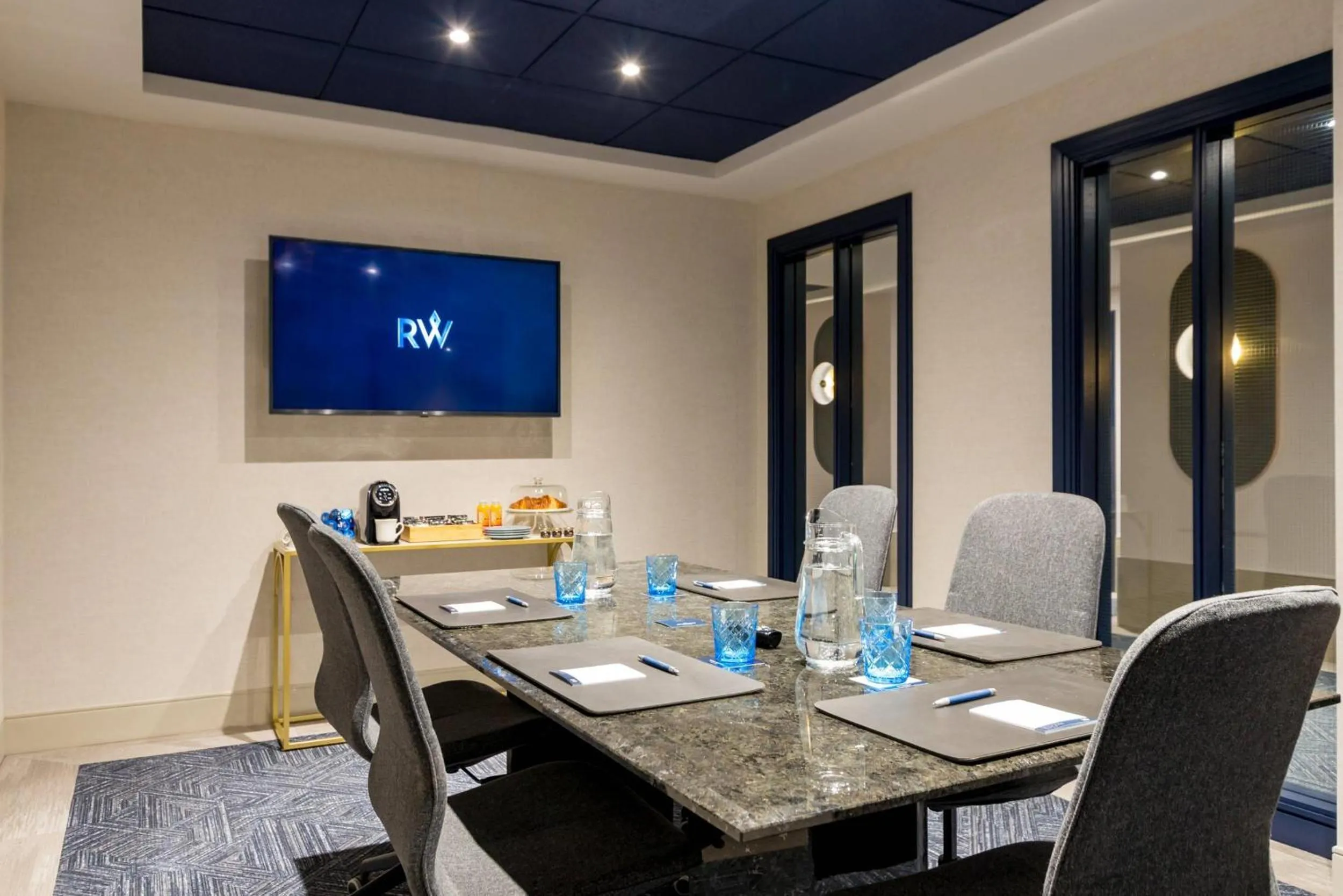 Meeting/conference room in Hotel Royal William, an Ascend Collection Hotel