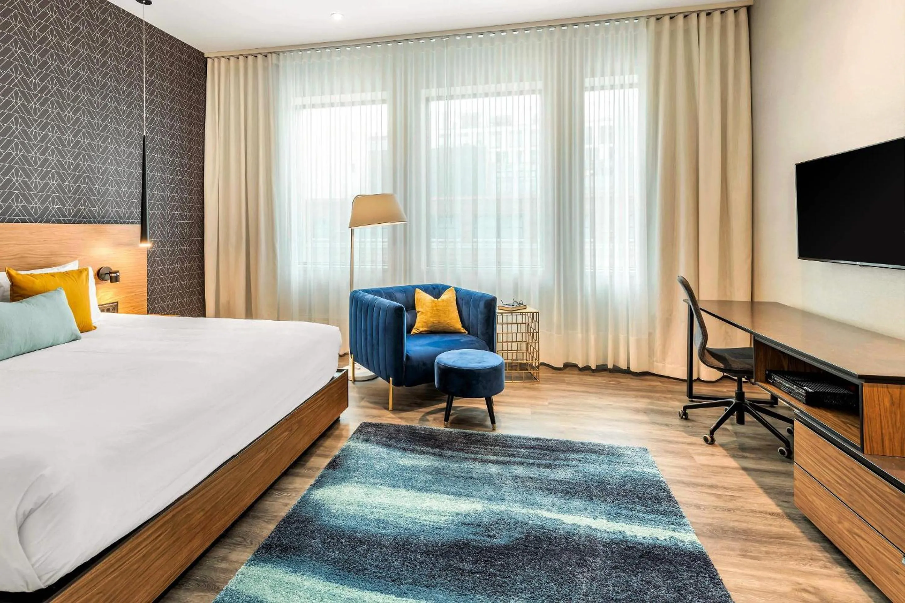 Bedroom, Bed in Hotel Royal William, an Ascend Collection Hotel