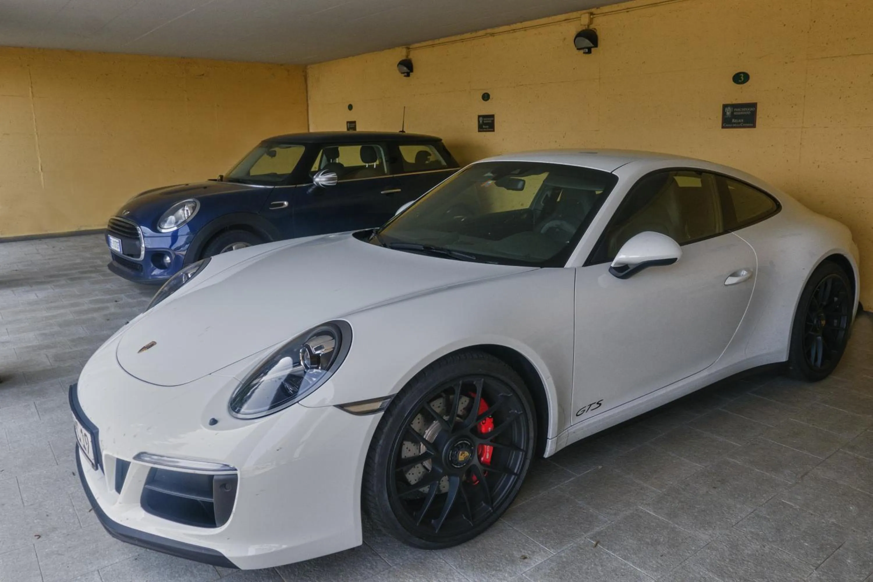 Parking in Relais Casali della Cisterna