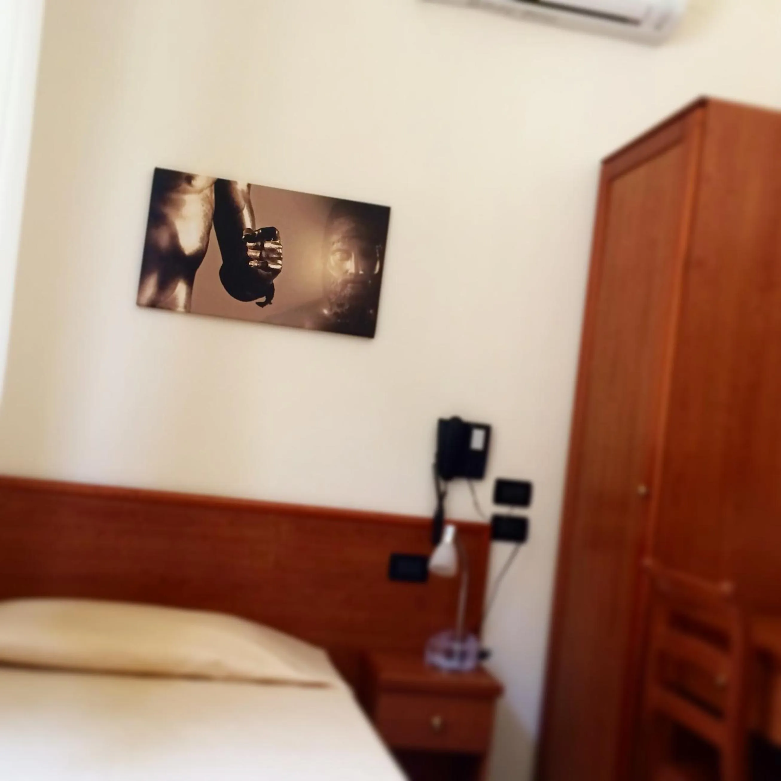 Toilet, Bed in B&B Centrale Affittacamere