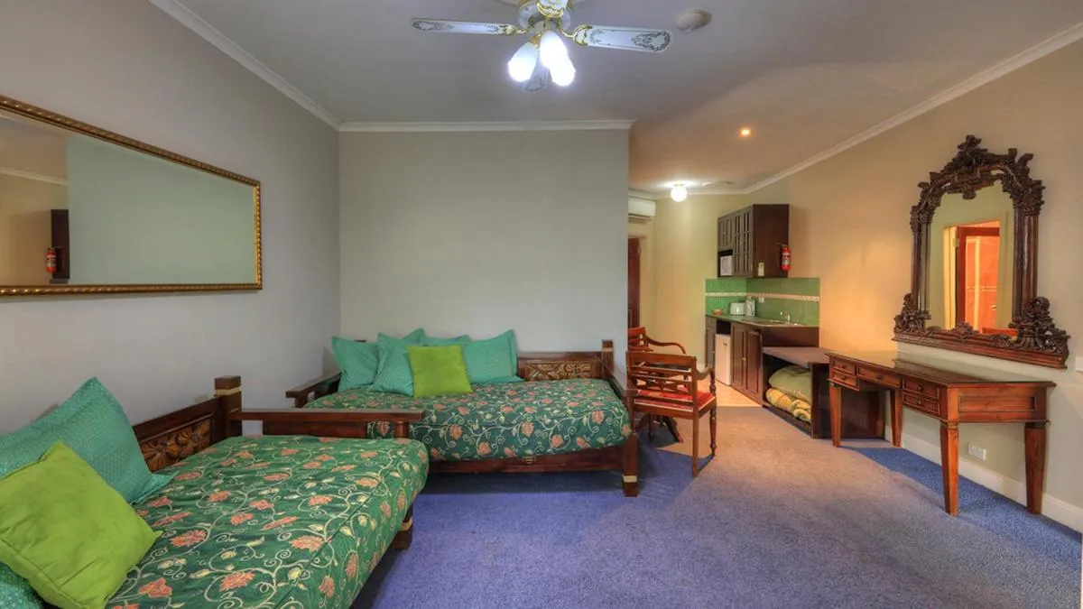 Bed in Hatchers Richmond Manor