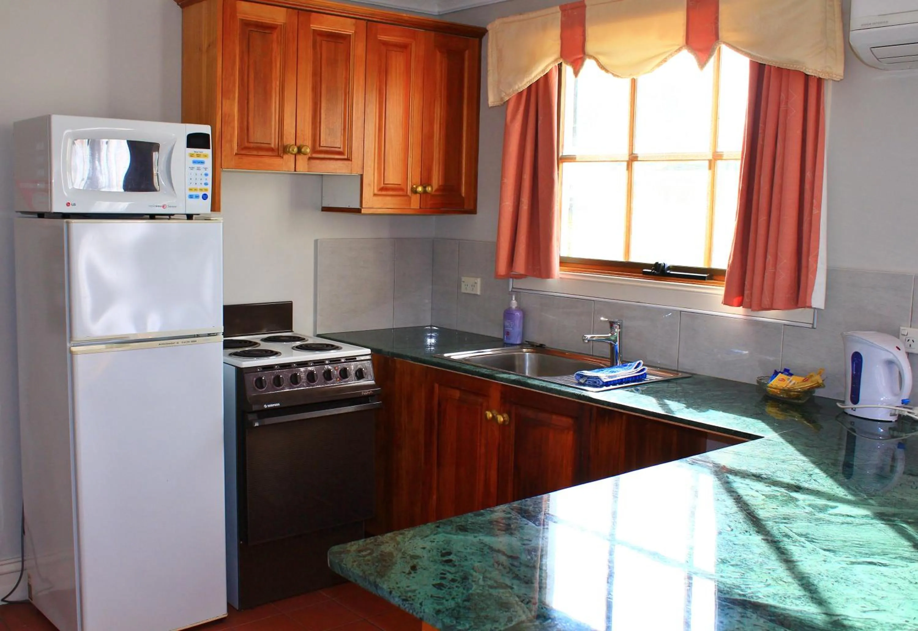 Day in Hatchers Richmond Manor