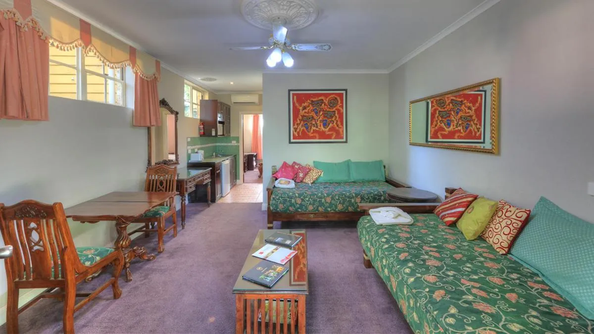 Bed in Hatchers Richmond Manor