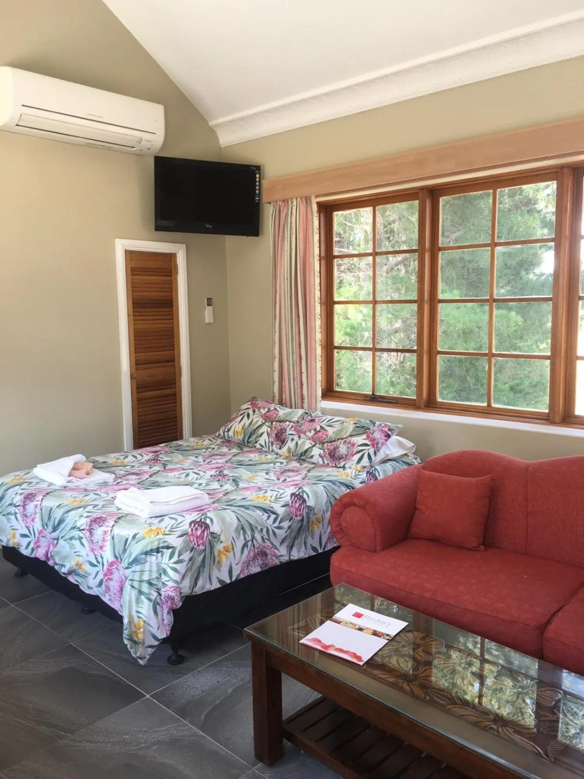 Bed in Hatchers Richmond Manor