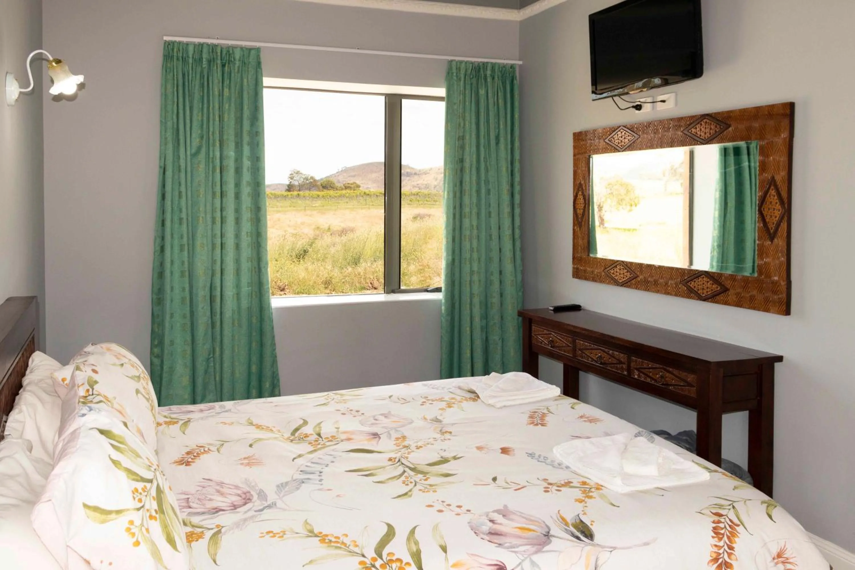 Bedroom, Bed in Hatchers Richmond Manor