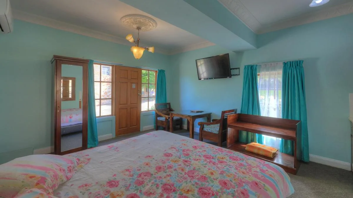 Bed in Hatchers Richmond Manor