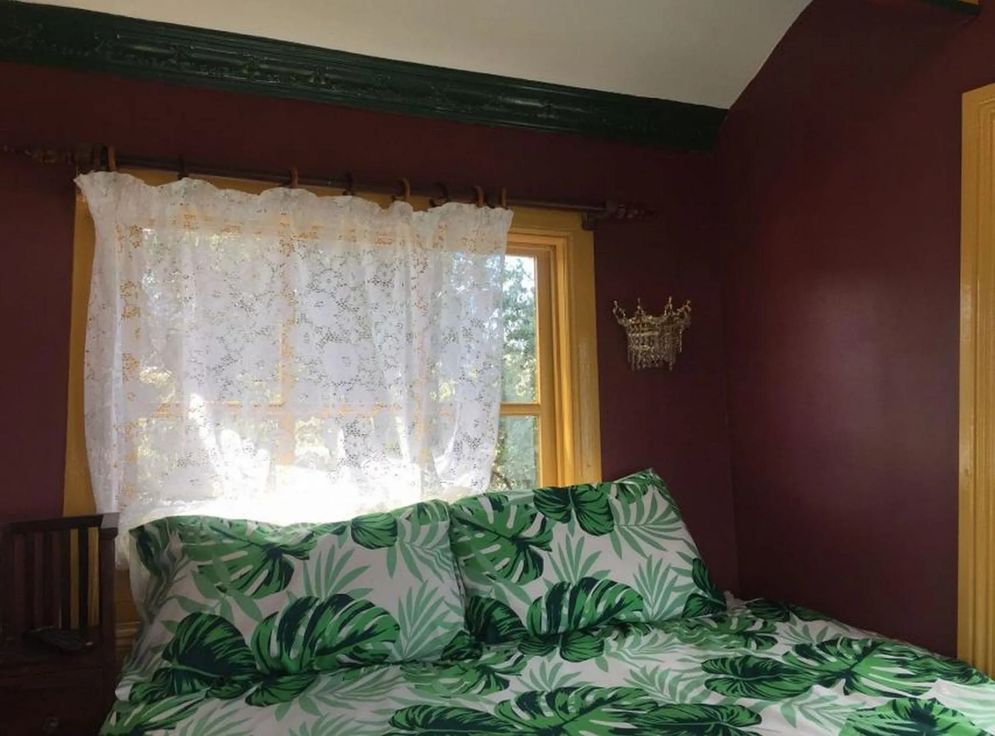 Shower, Bed in Hatchers Richmond Manor