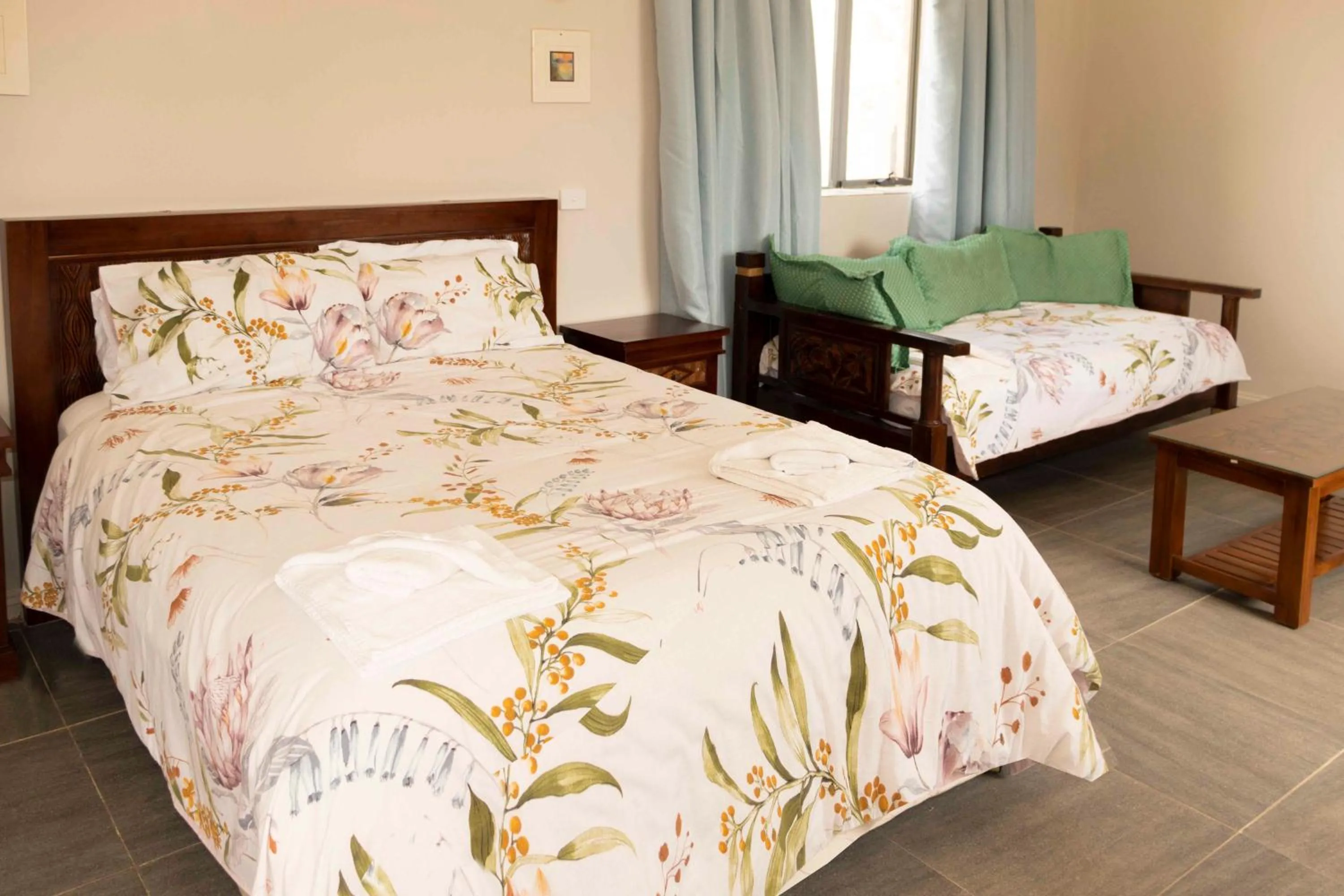 Bed in Hatchers Richmond Manor