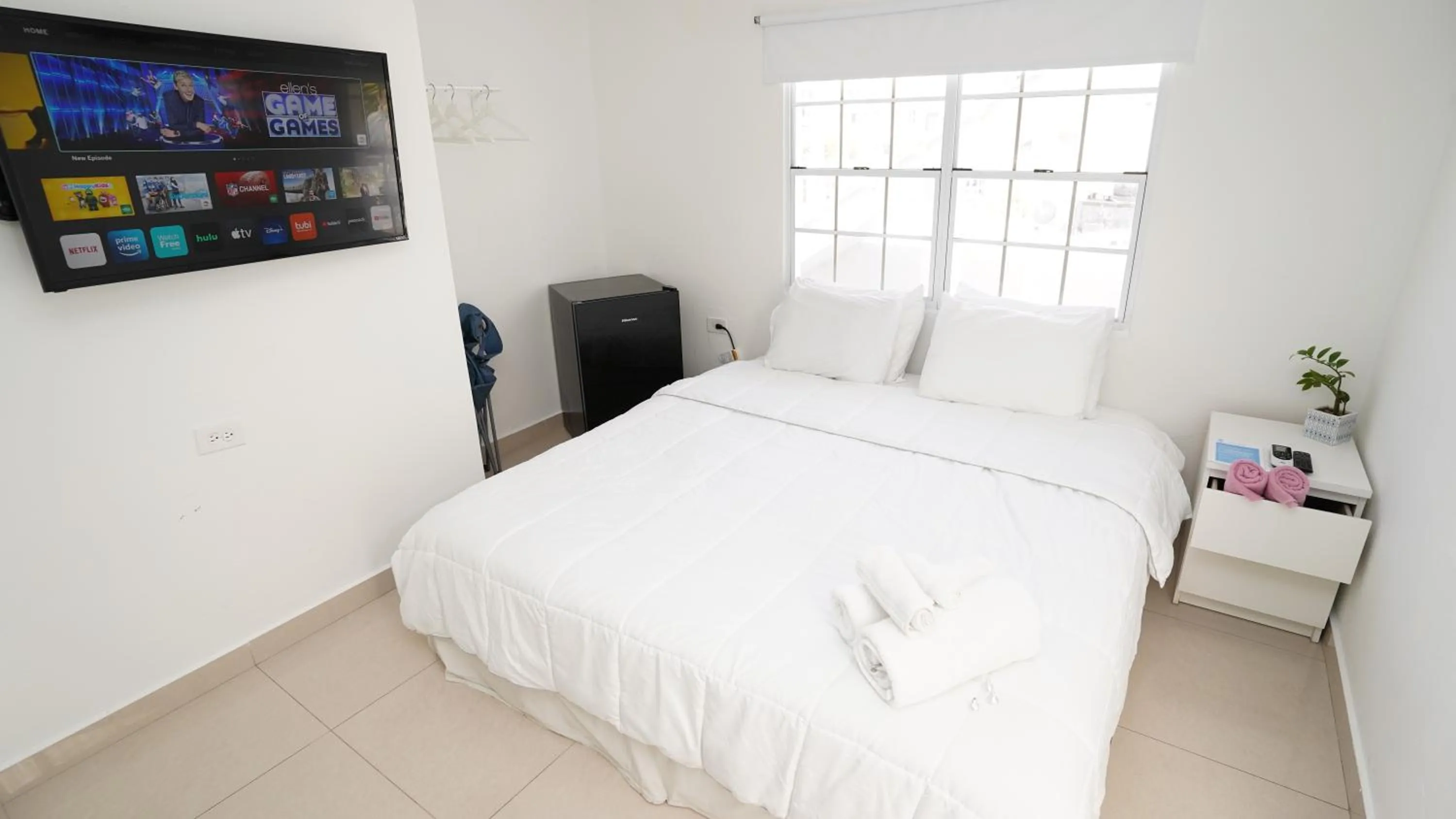 Photo of the whole room, Bed in The Pelican Poshtel