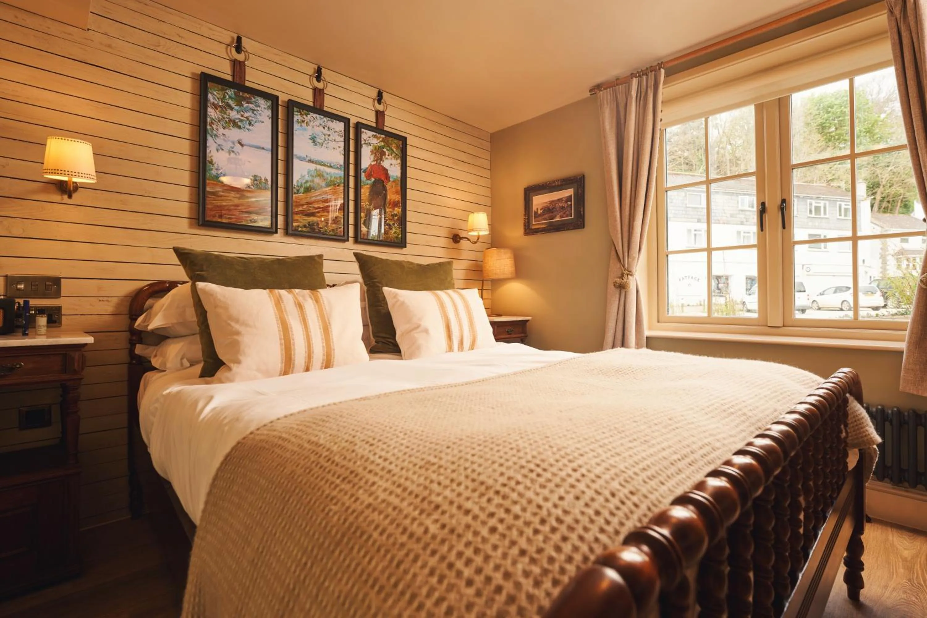 Bed in The Rising Sun