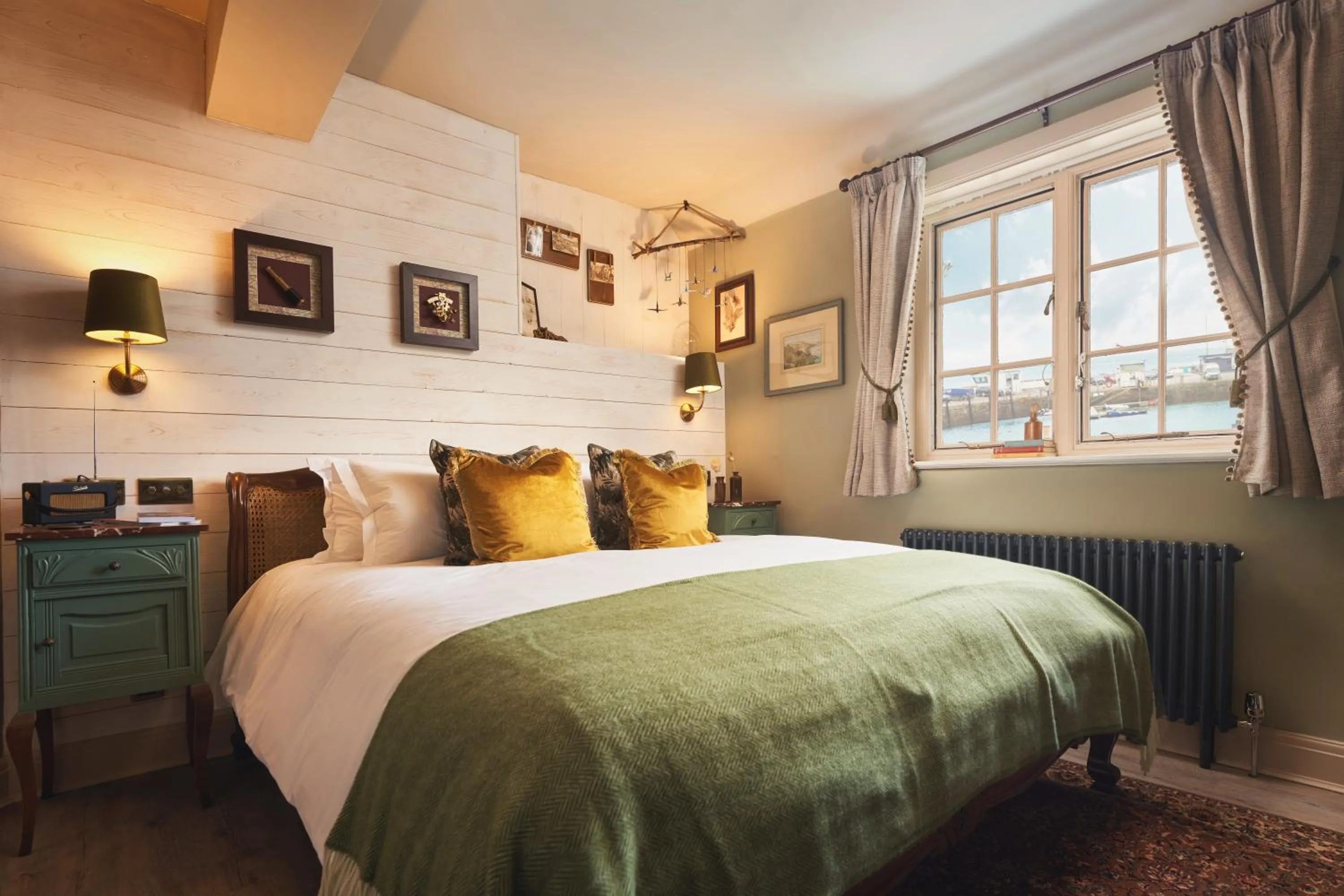 Bed in The Rising Sun