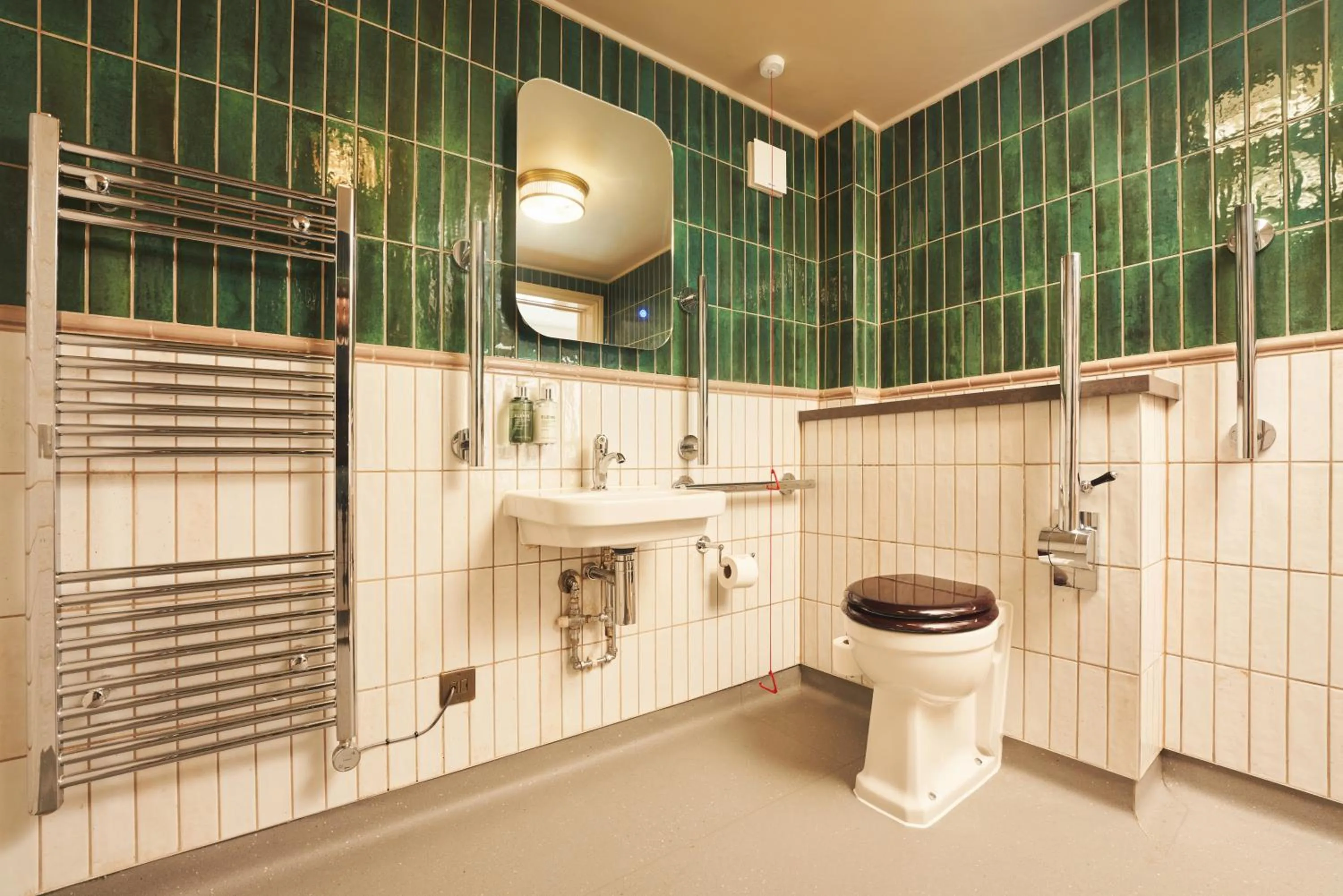 Bathroom in The Rising Sun