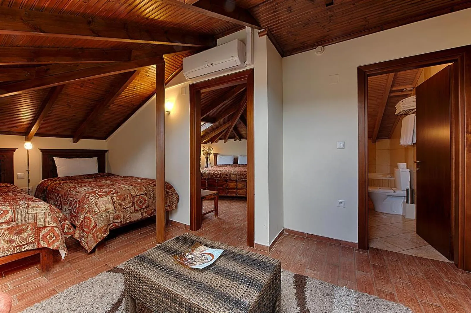 Bed in Hotel Nostos Kastoria