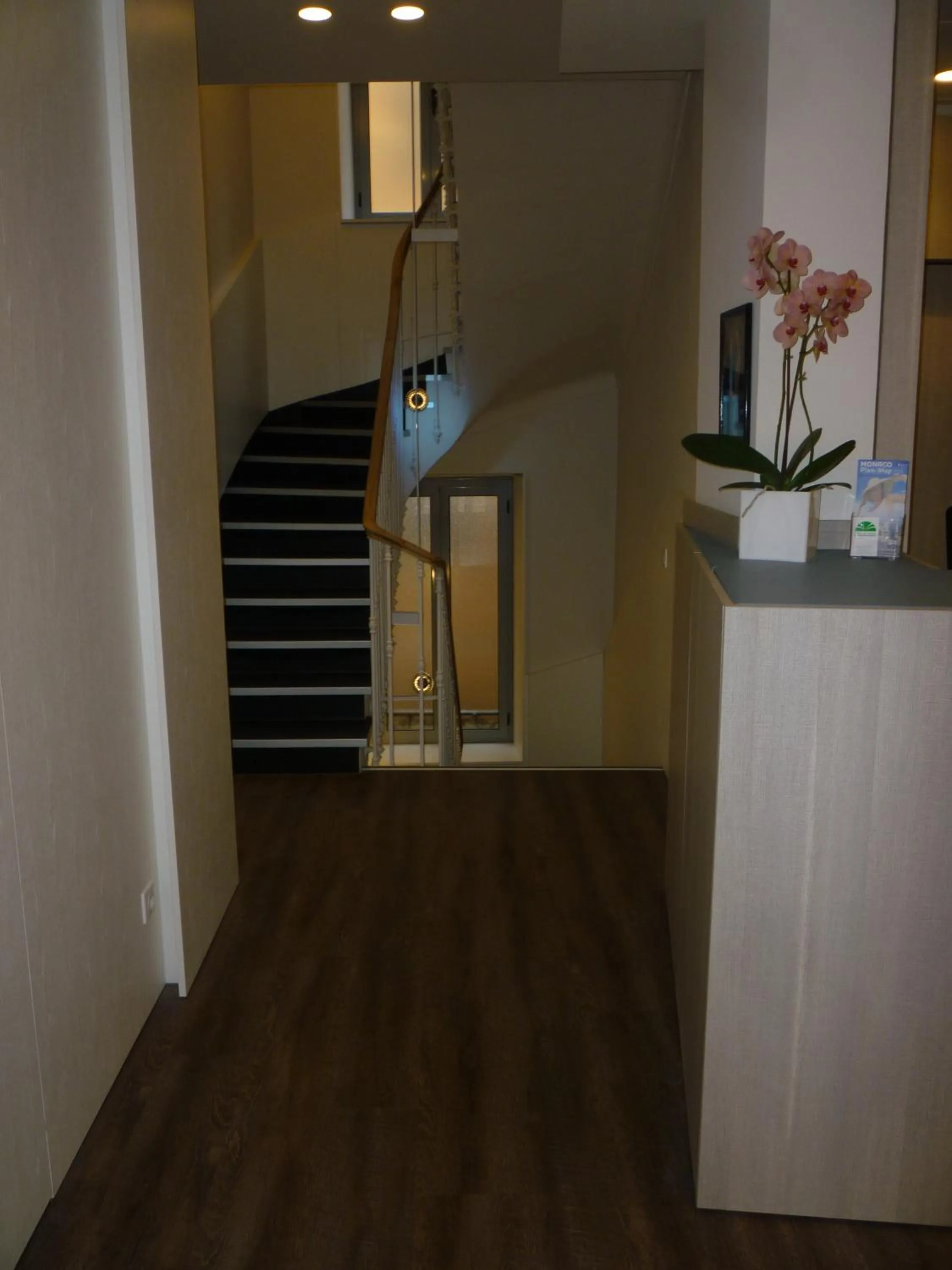 Decorative detail in Hôtel de France