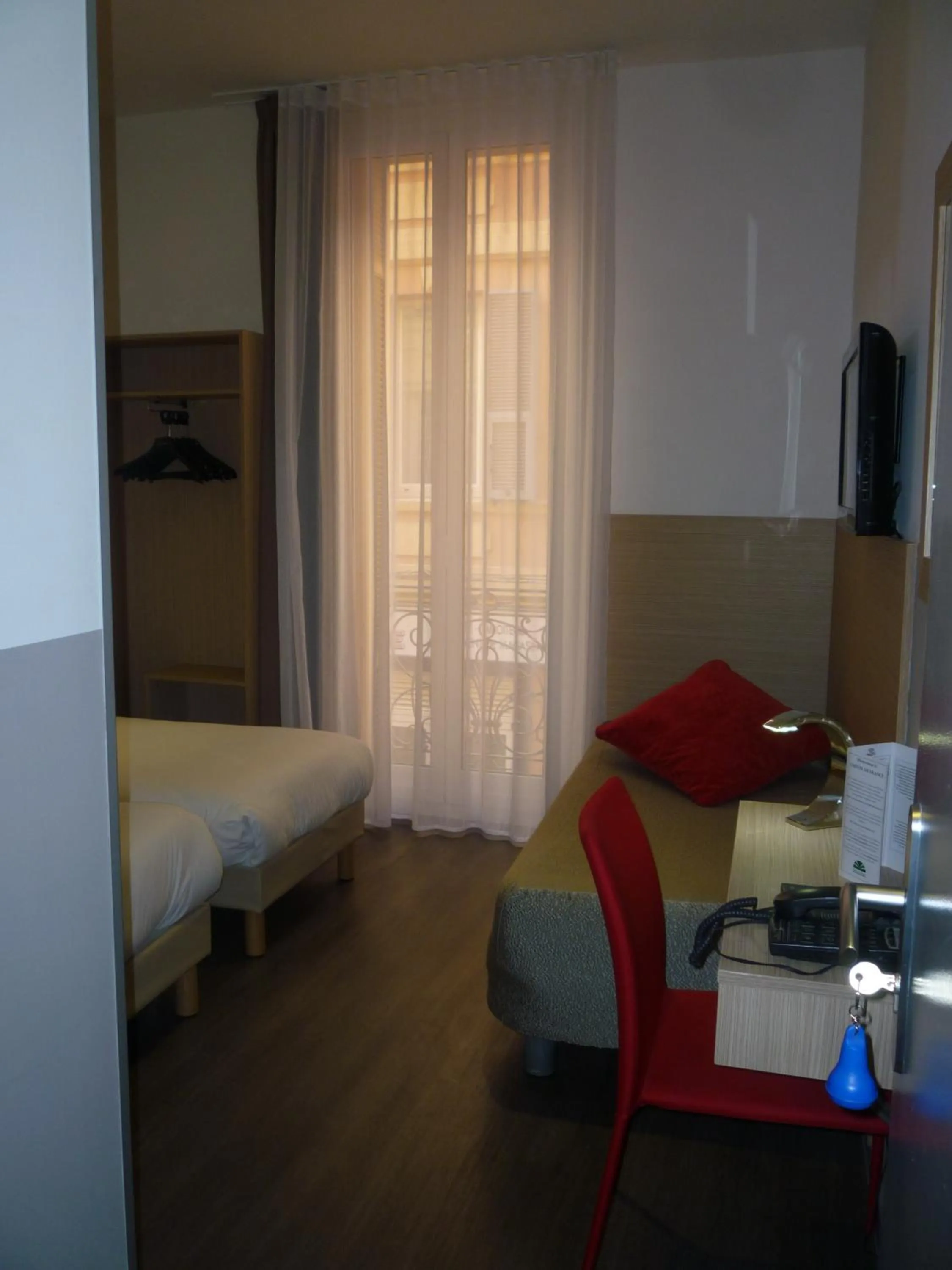 Decorative detail, Bed in Hôtel de France