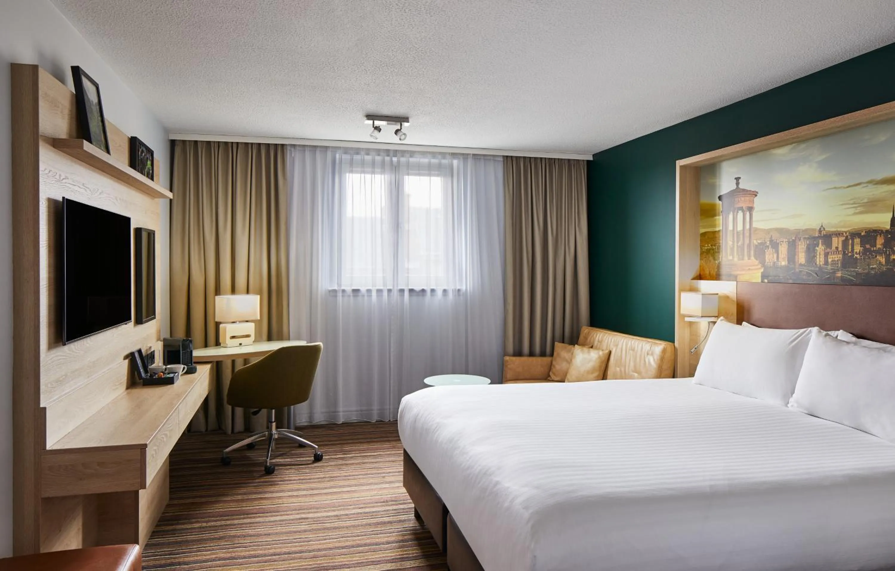 Bedroom, Bed in Leonardo Hotel Edinburgh Haymarket