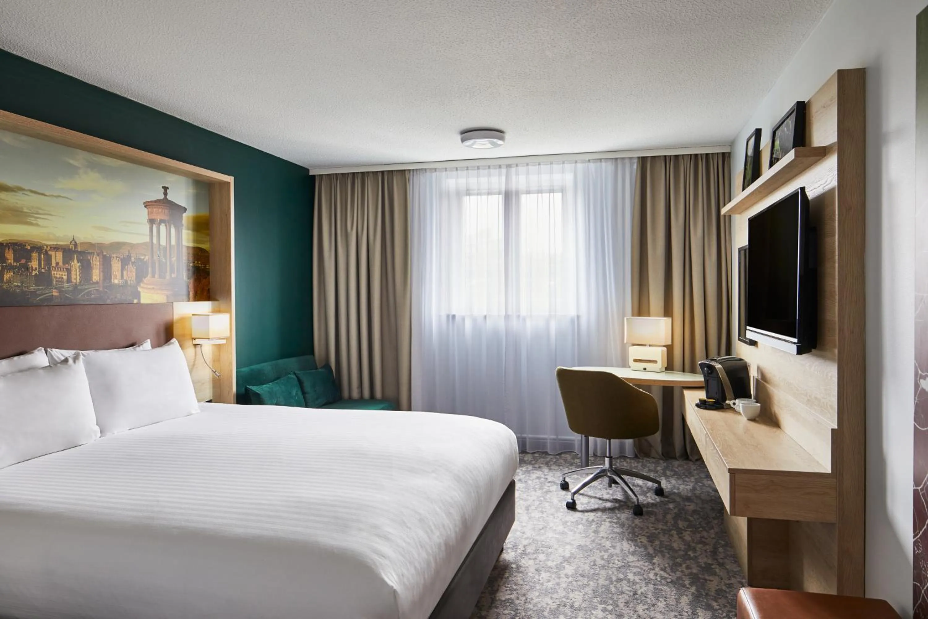 Bedroom, Bed in Leonardo Hotel Edinburgh Haymarket