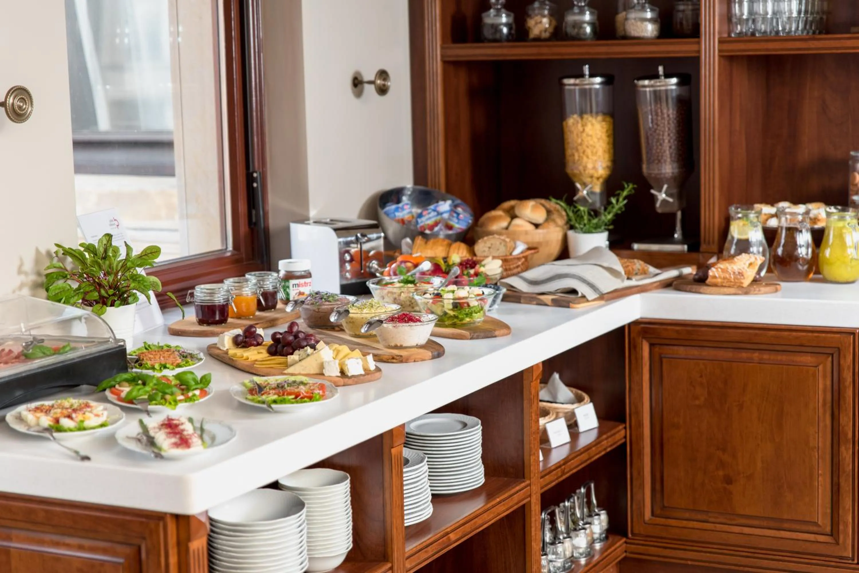 Buffet breakfast in Pałac Bielawa