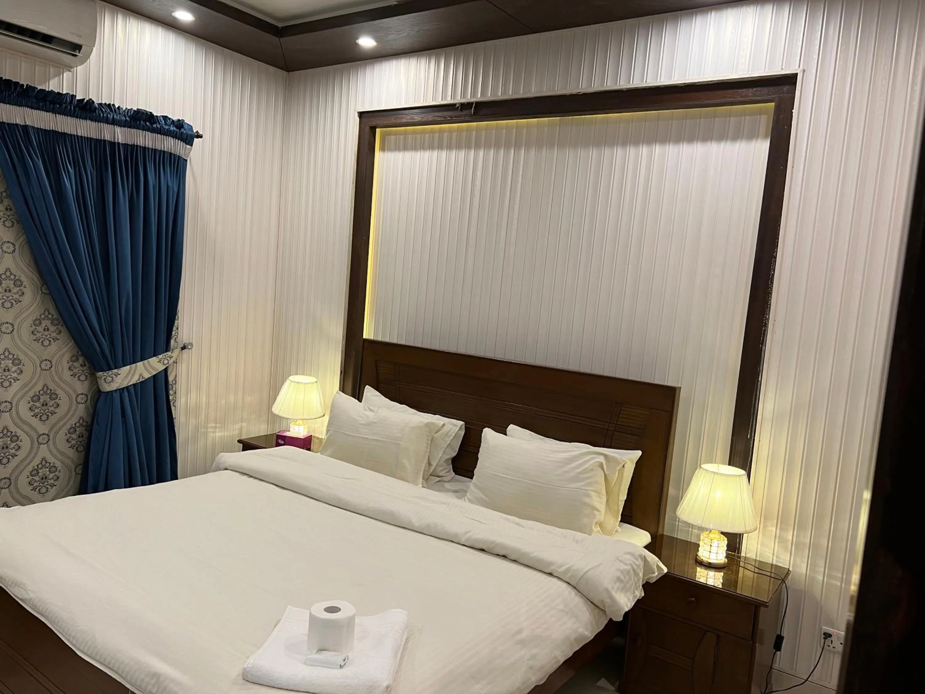 Bed in Vactional Villa Dha Phase 6 Lahore ,Three Bed Room Full House