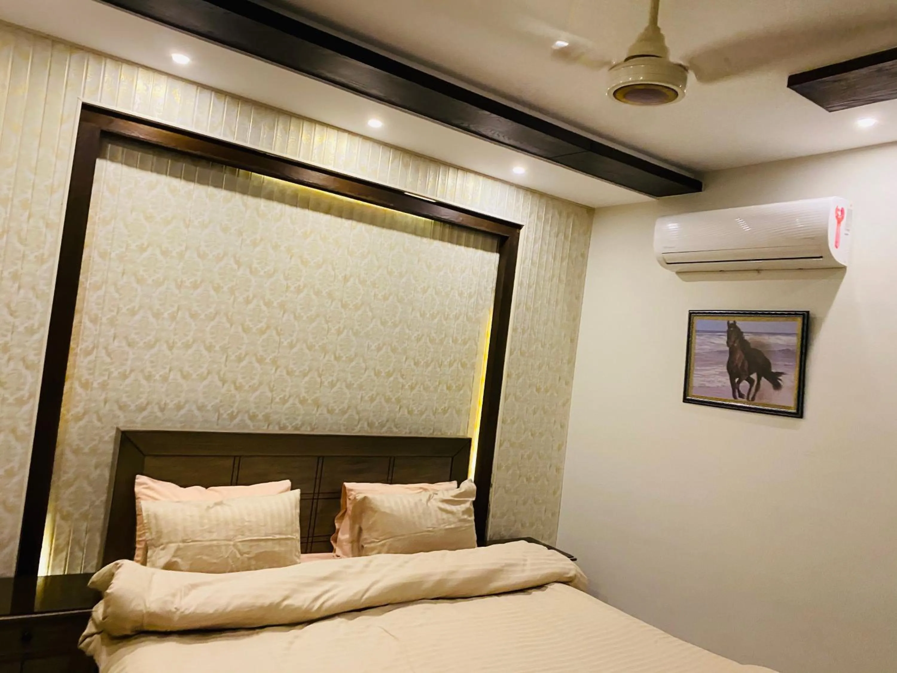 Bed in Vactional Villa Dha Phase 6 Lahore ,Three Bed Room Full House