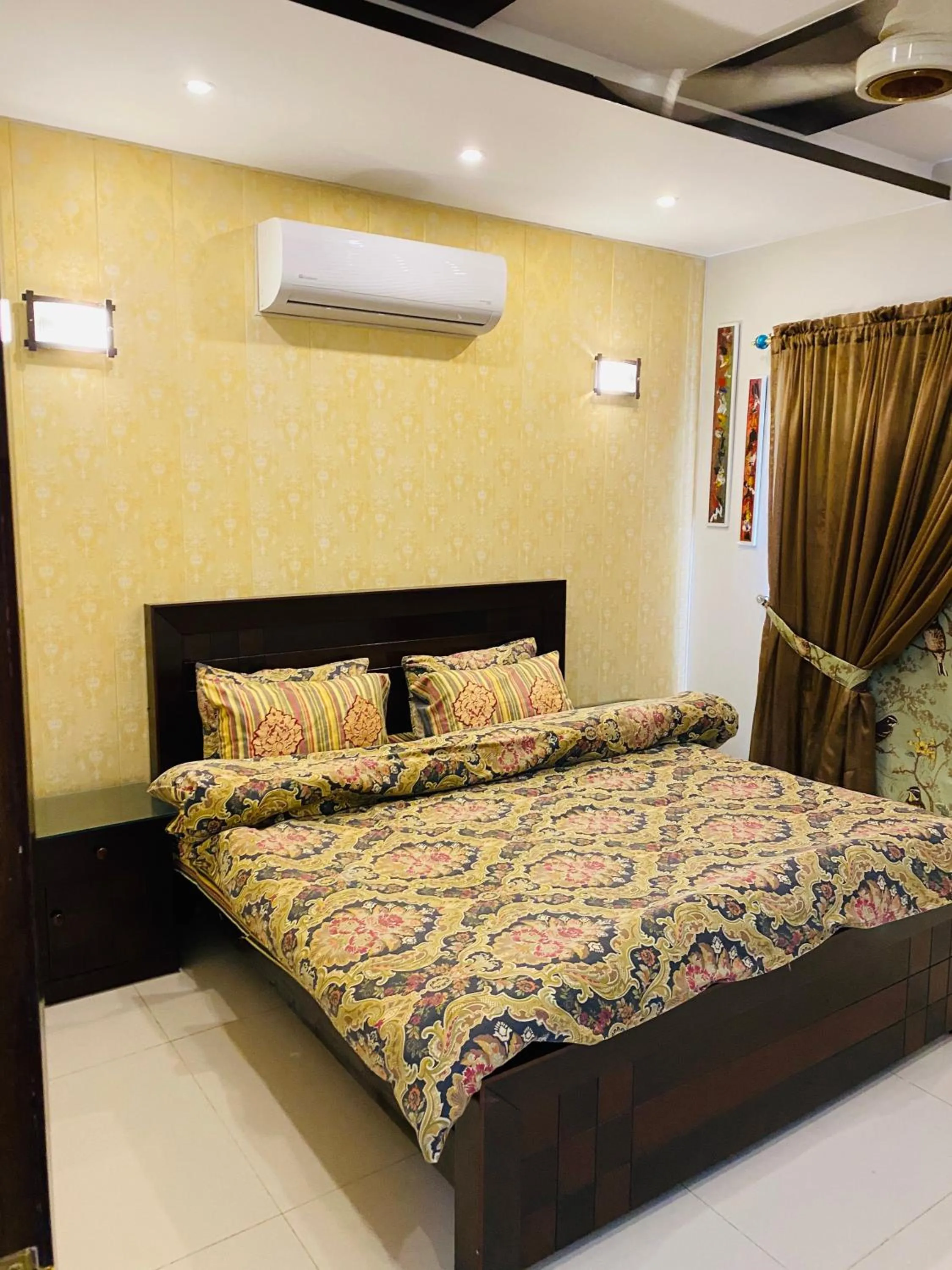 Bed in Vactional Villa Dha Phase 6 Lahore ,Three Bed Room Full House