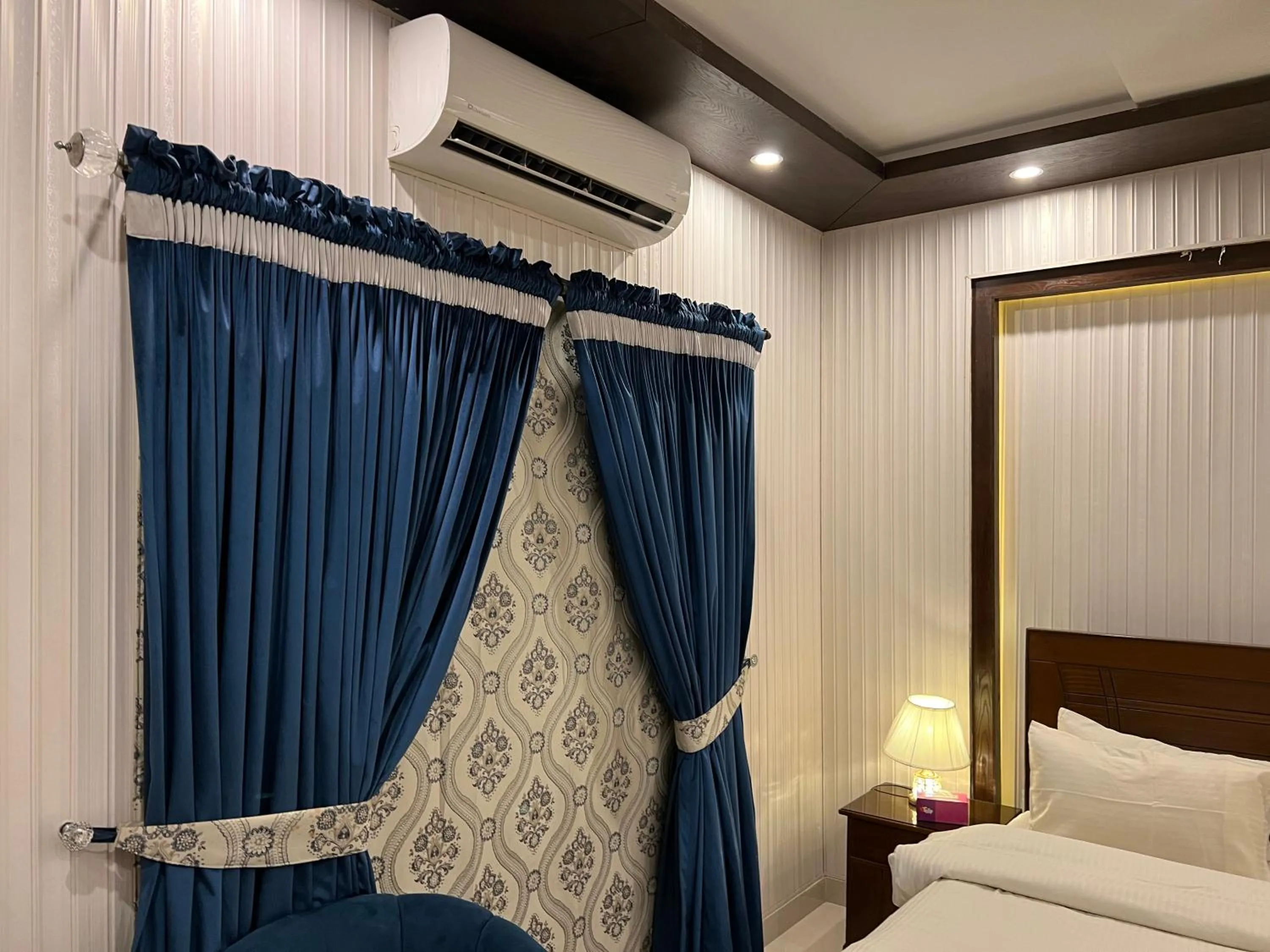 Bed in Vactional Villa Dha Phase 6 Lahore ,Three Bed Room Full House